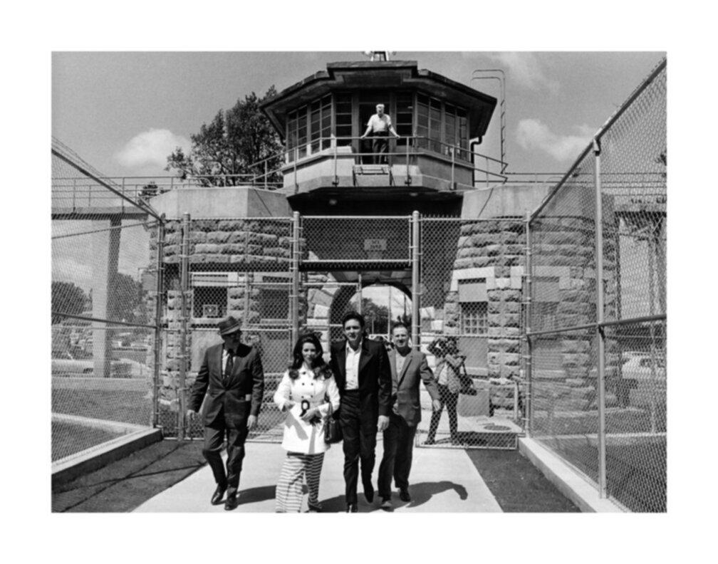 Unknown Black and White Photograph - Johnny Cash at Levenworth Prison