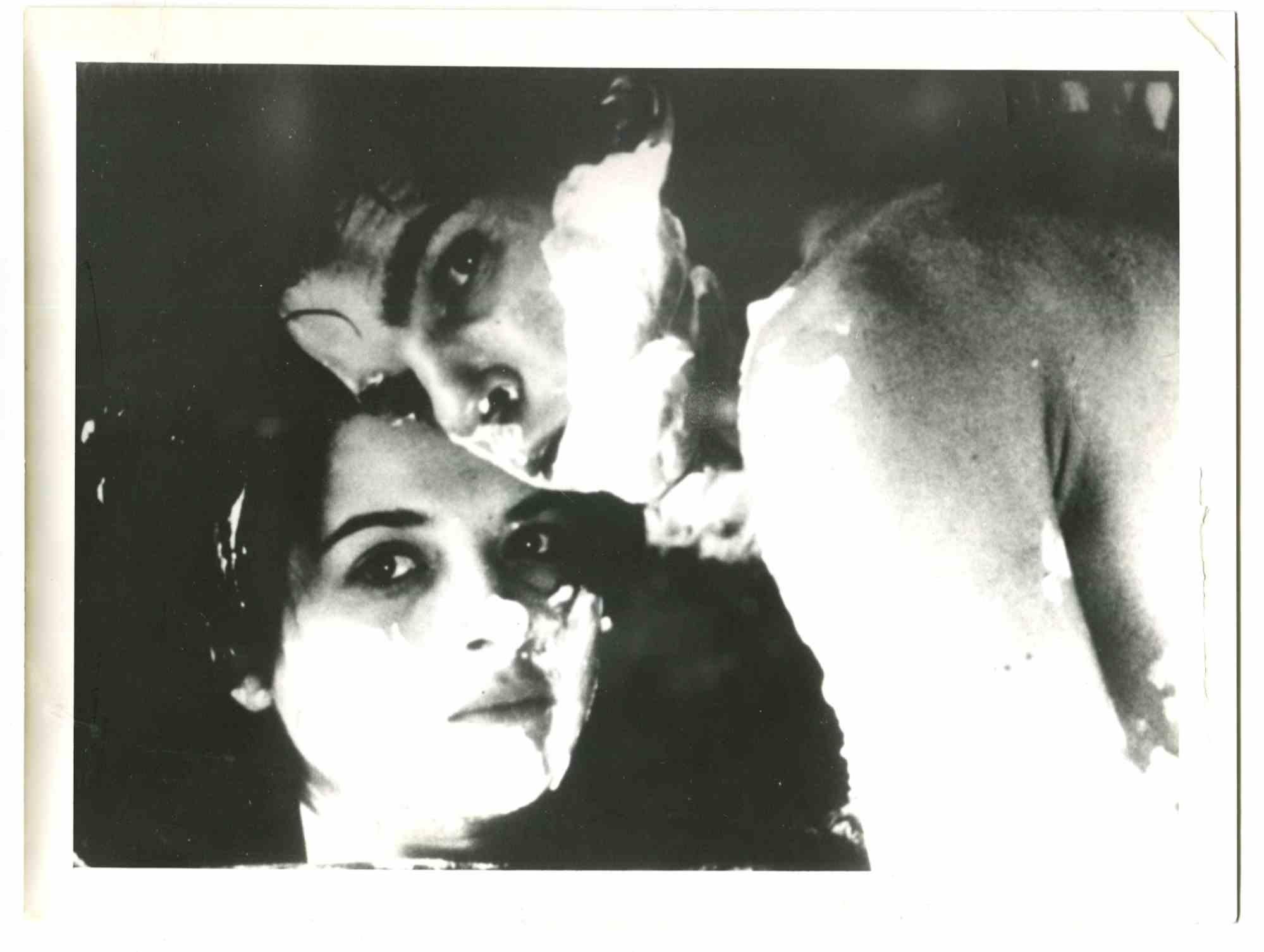 Unknown Figurative Photograph - Juliette Binoche and Denis Lavant in Mauvais Sang - vintage photo - 1986