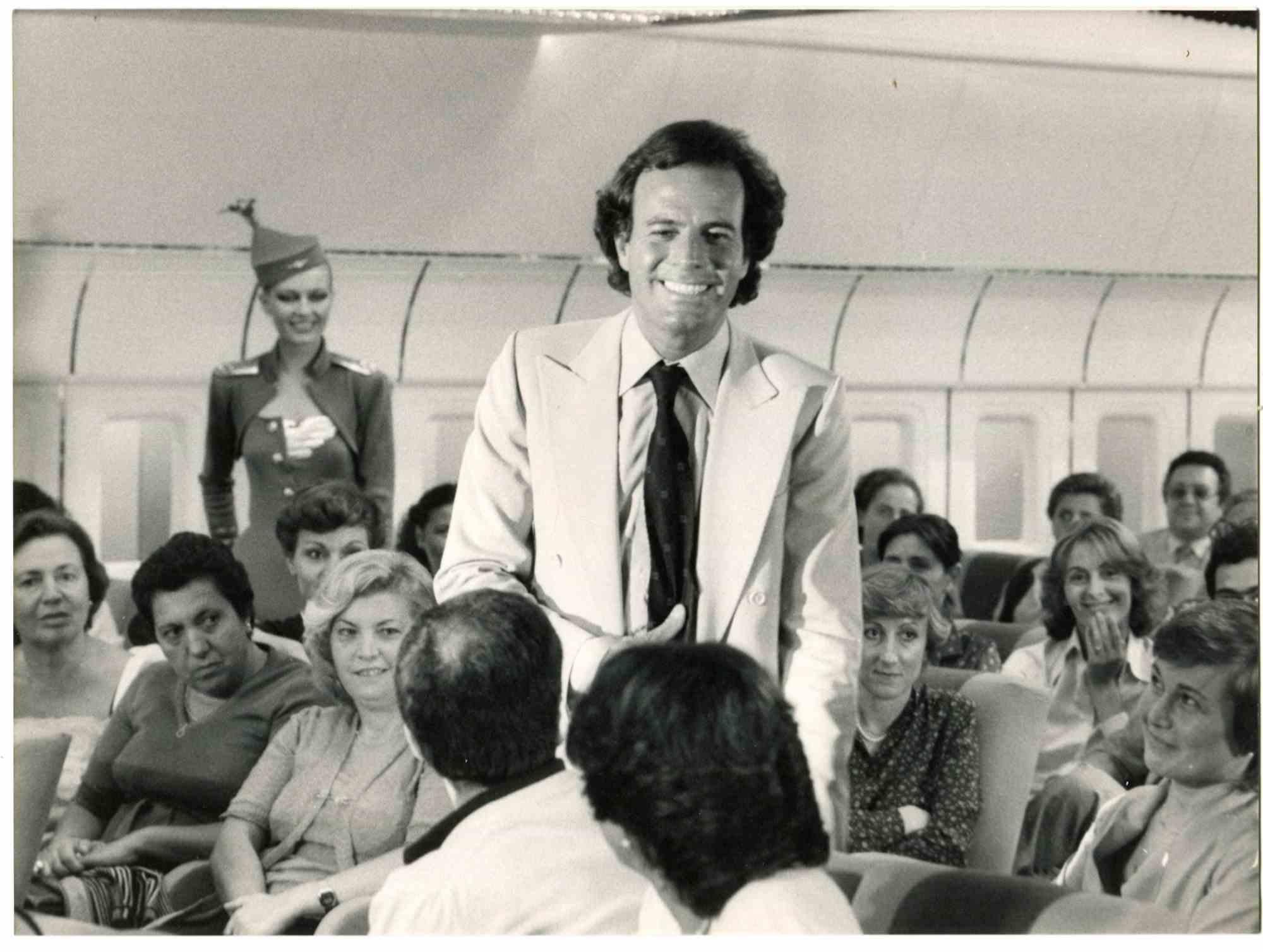 Figurative Photograph di Unknown - Julio Iglesias - Foto - Anni '70
