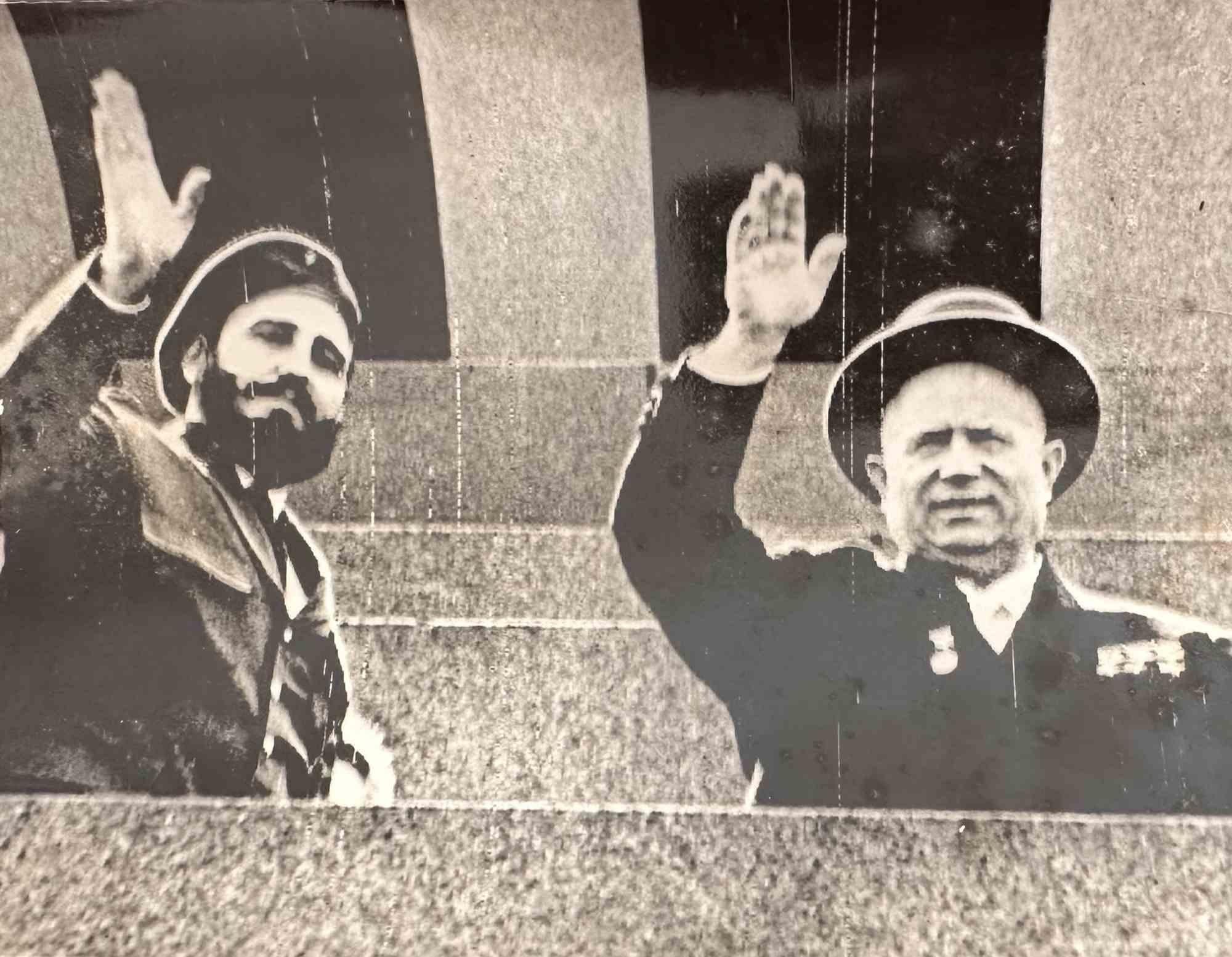 Unknown Figurative Photograph – Krusciov und Castro – Historisches Foto – 1960er Jahre