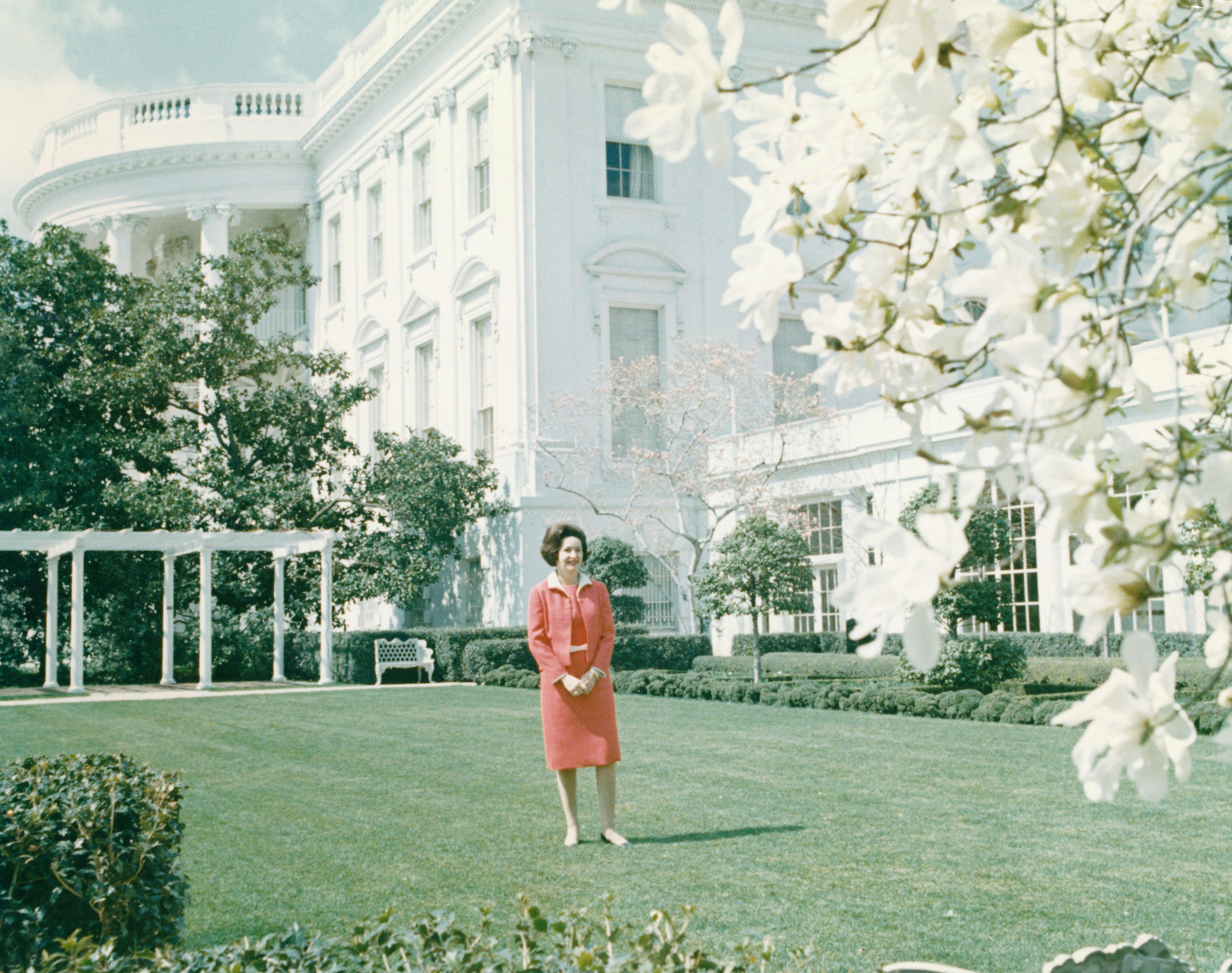 Unknown Portrait Photograph - Ladybird Johnson: FIrst Lady in The White House Lawn Globe Photos Fine Art Print