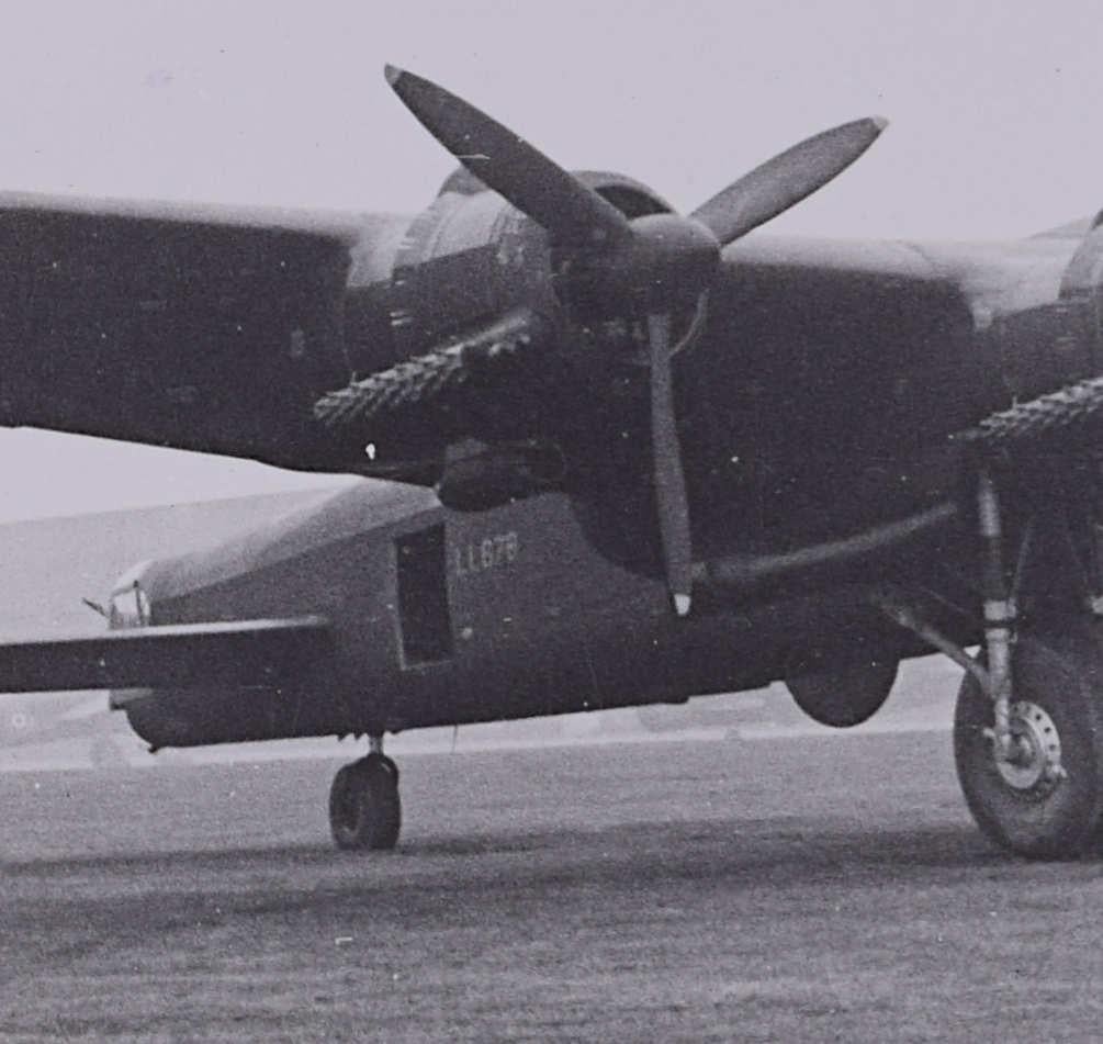 Lancaster Bomber Lily Mars 1943 Original Silbergelatine-Fotografie  im Angebot 1