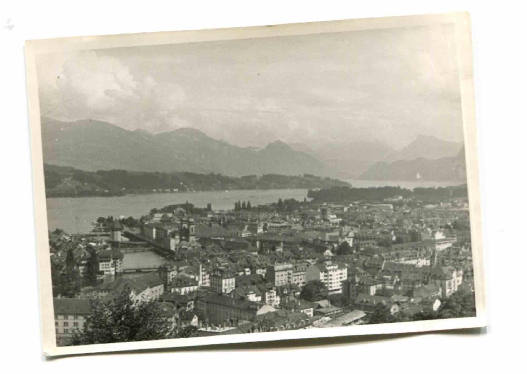 Unknown Figurative Photograph – Landschaft in Luzern – Vintage-Foto – 1950er Jahre