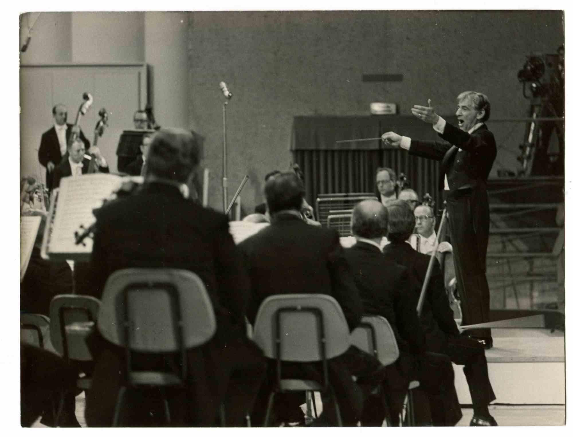 Unknown Figurative Photograph - Leonard Bernstein - Photo- 1970s