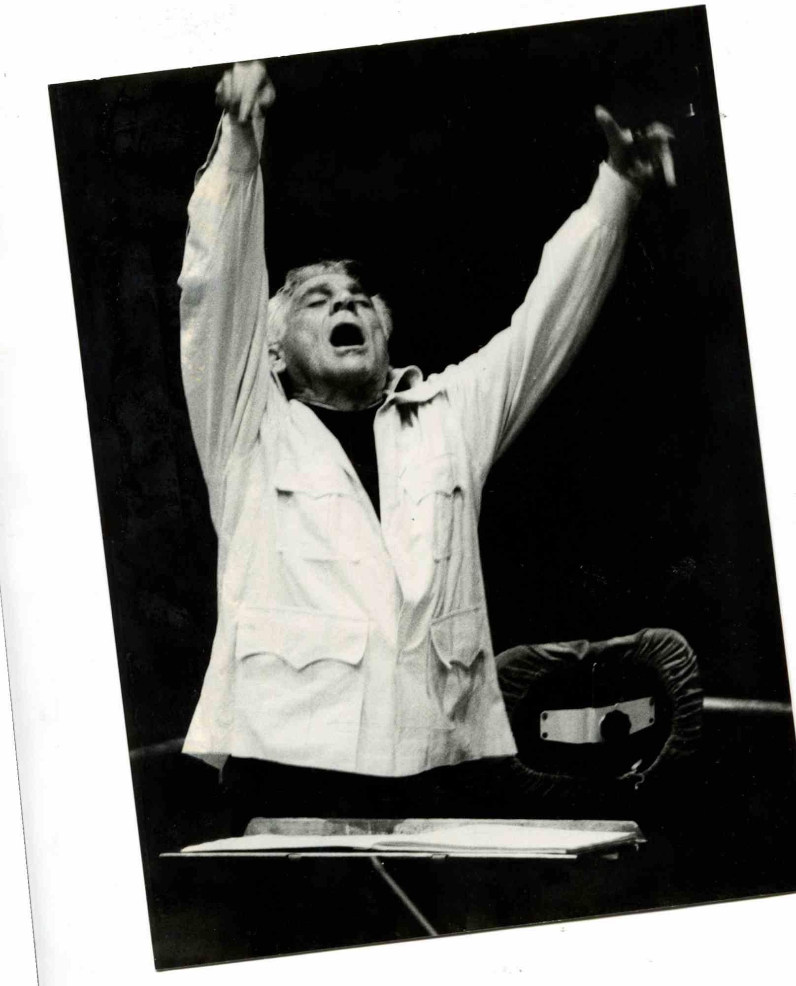 Figurative Photograph Unknown - Leonard Bernstein - Photo - années 1980