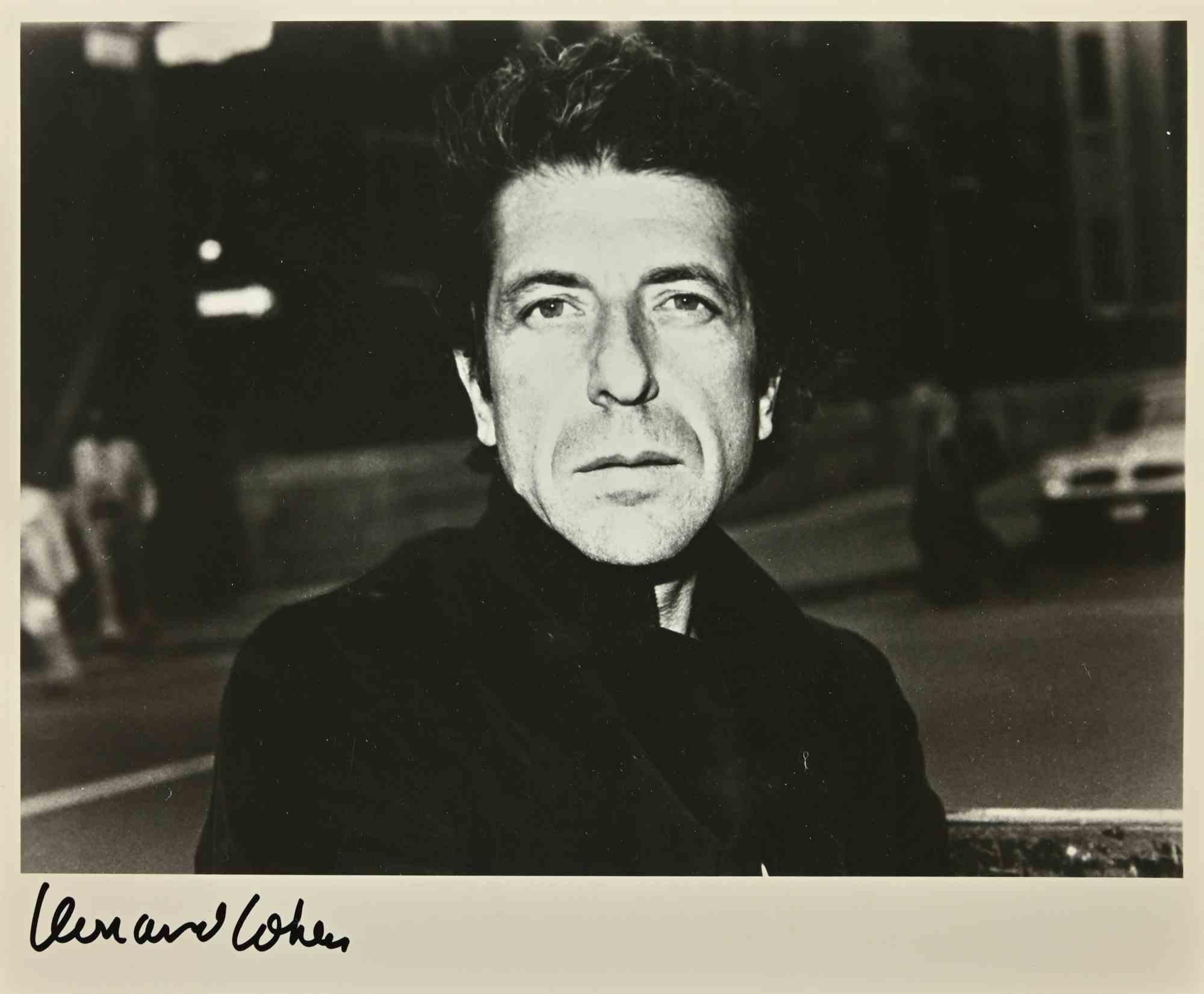 Figurative Photograph de Unknown - Leonard Cohen - Fotografía de época - Años 70