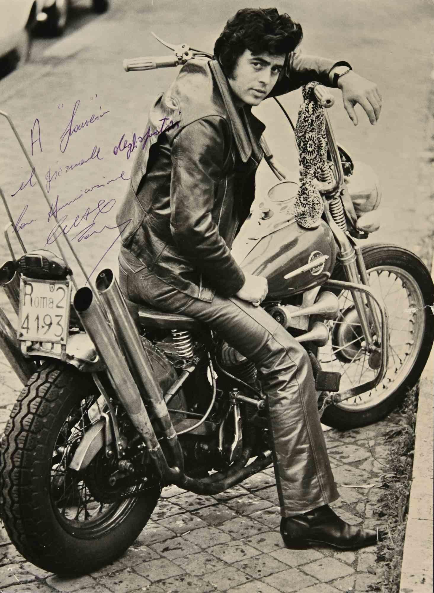 Little Tony – Vintage-Autografiefotografie im Vintage-Stil – 1960er Jahre