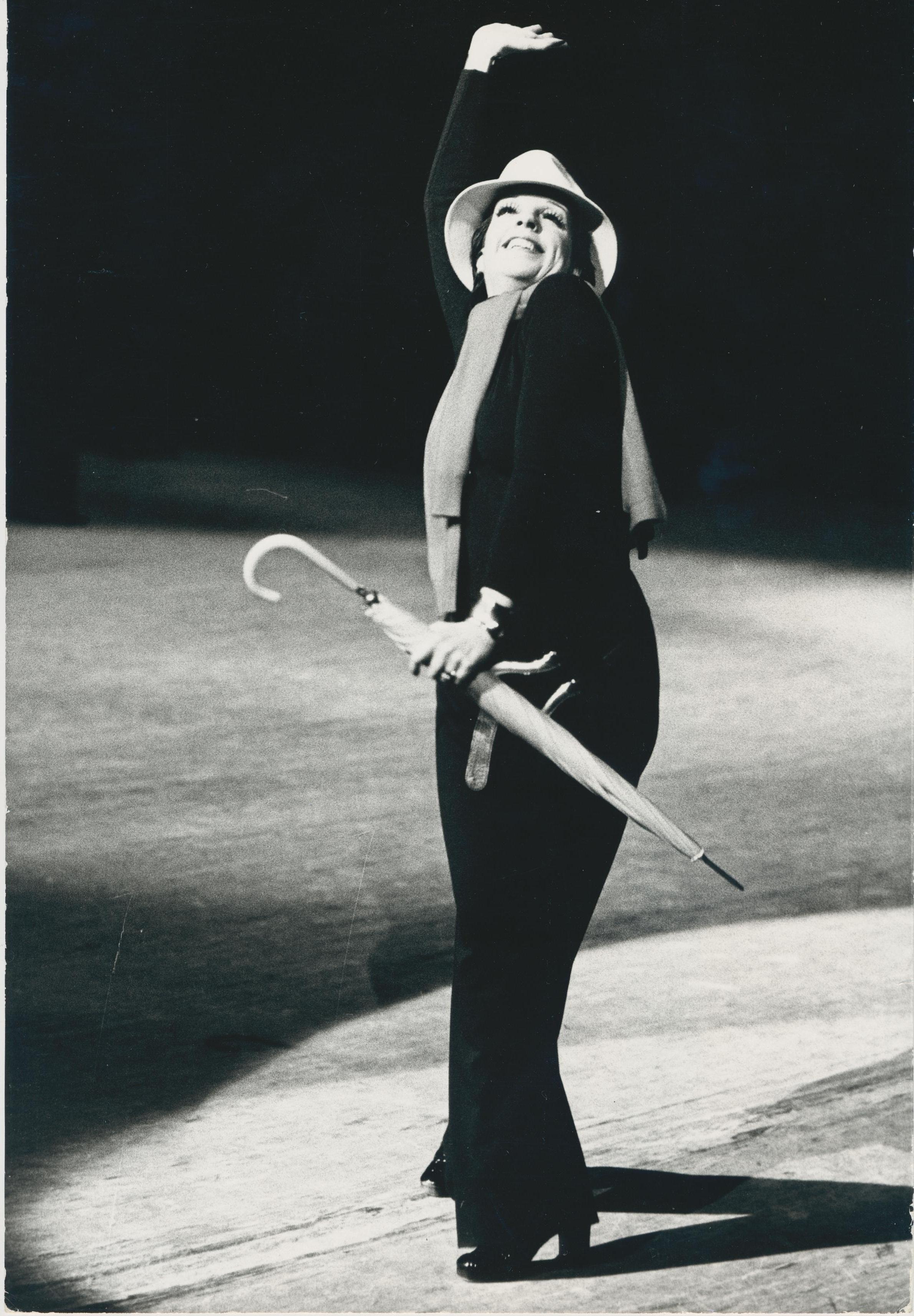 Black and White Photograph Unknown - Liza Minnelli, photo iconique, date inconnue