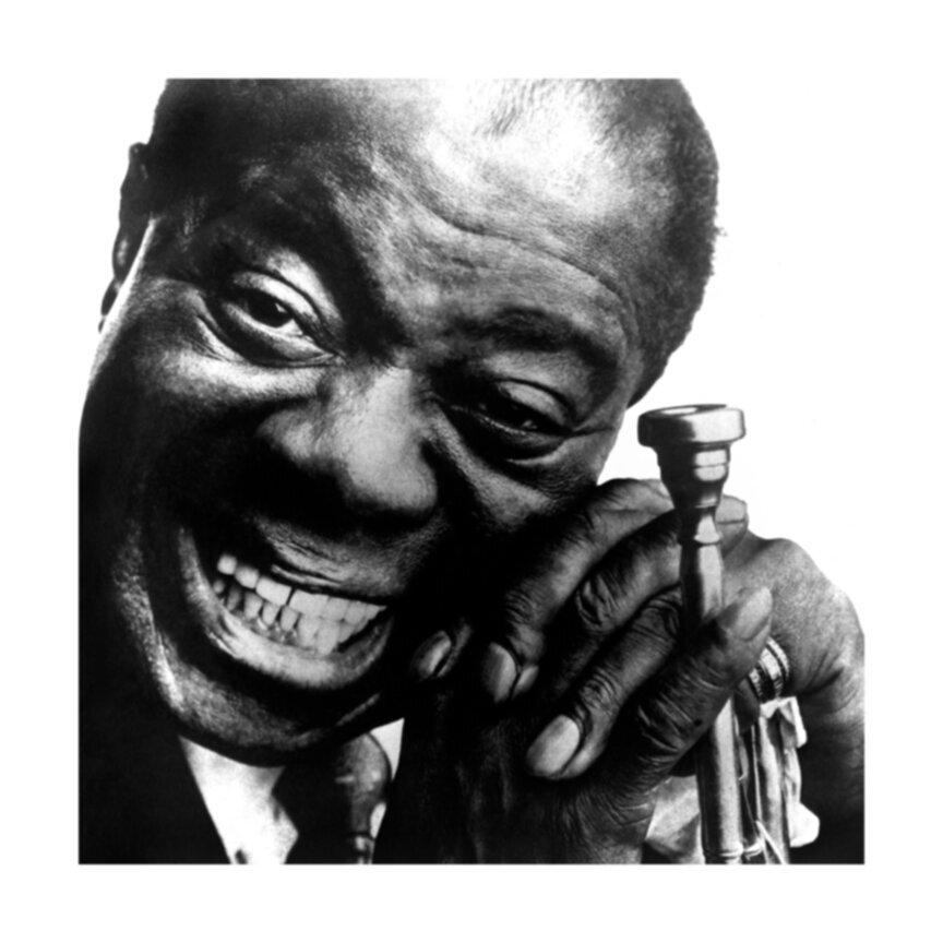 Unknown Black and White Photograph – Louis Armstrong: Legendärer Musiker mit großen smiles