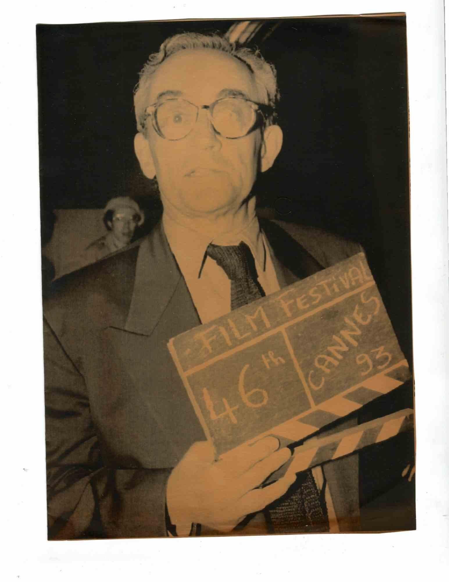 Unknown Figurative Photograph – Louis Malle auf dem 46* Cannes Filmfestival - Vintage-Foto - 1993