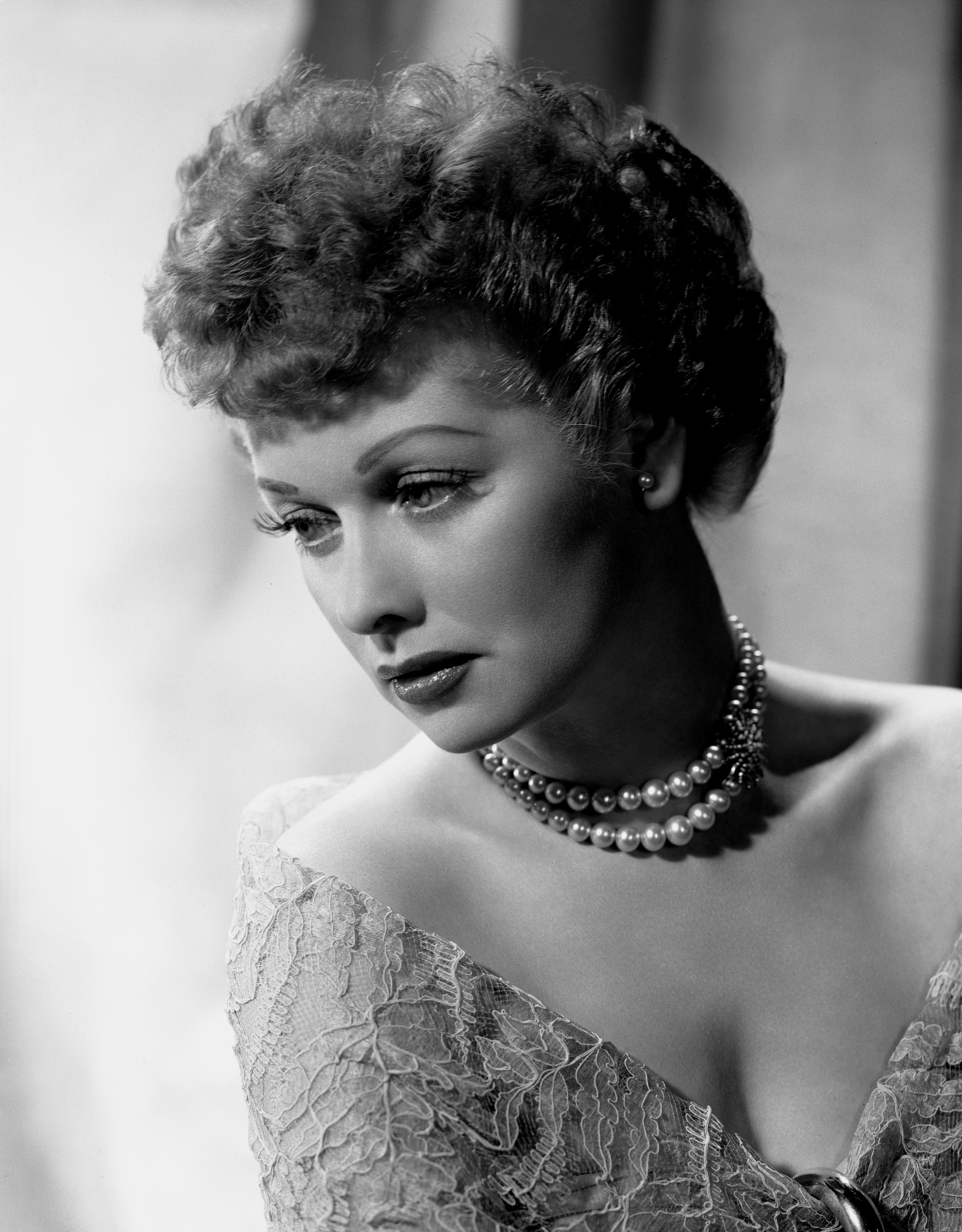 Unknown Portrait Photograph – Lucille Ball in Pearls Fine Art Print