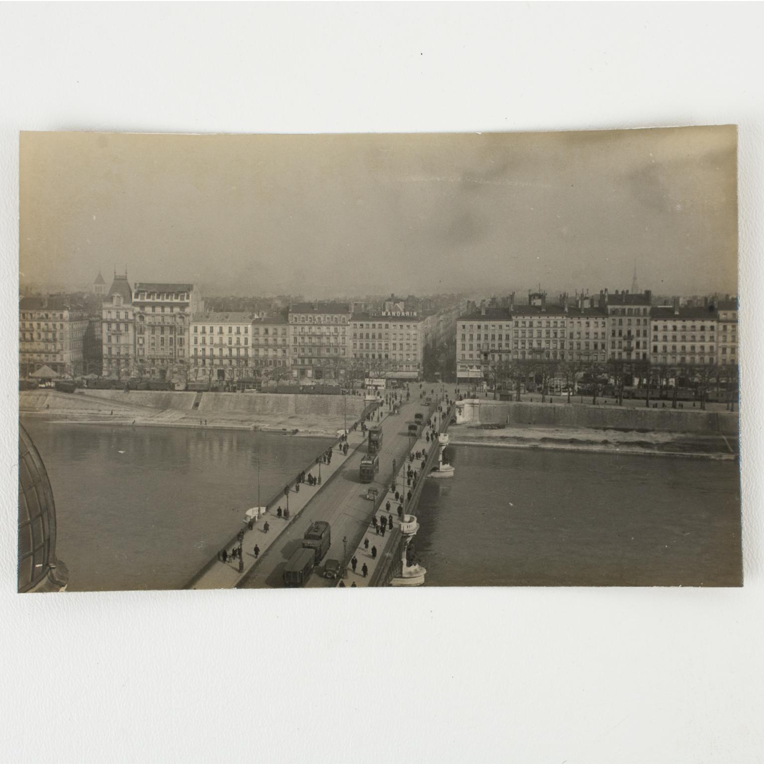 Lyon, Frankreich, Fluss Rhone 1927 – Silbergelatine-Schwarz-Weiß-Fotografie im Angebot 2