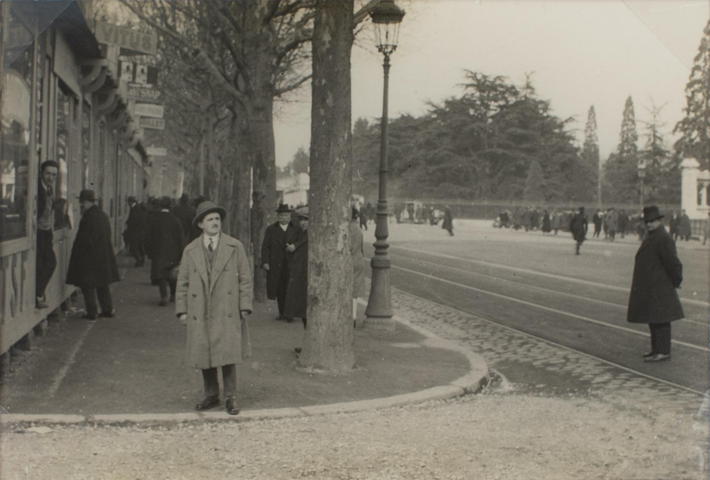 A unique original silver gelatin black and white photography. The International Autumn Fair in Lyon, France, March 19, 1927. 
Still a lot of people at the entrance of The International Autumn Fair in Lyon after three days of