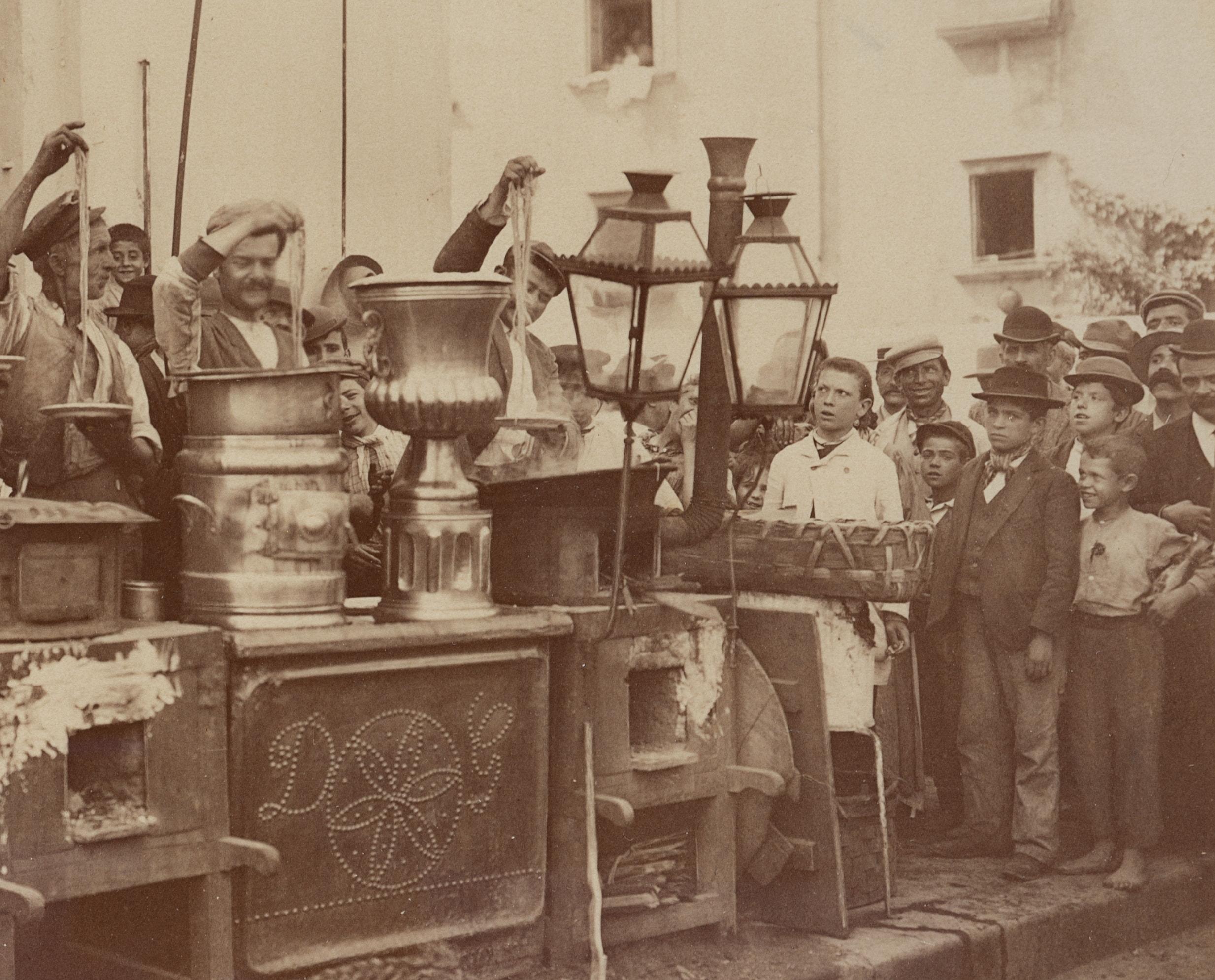 Fratelli Alinari (19th century): Pasta vendors with stalls along the street proudly presenting their pasta, c. 1880, albumen paper print

Technique: albumen paper print

Inscription: Lower middle signed in the printing plate: 