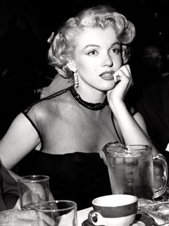 Marilyn Monroe lors d'un événement de table