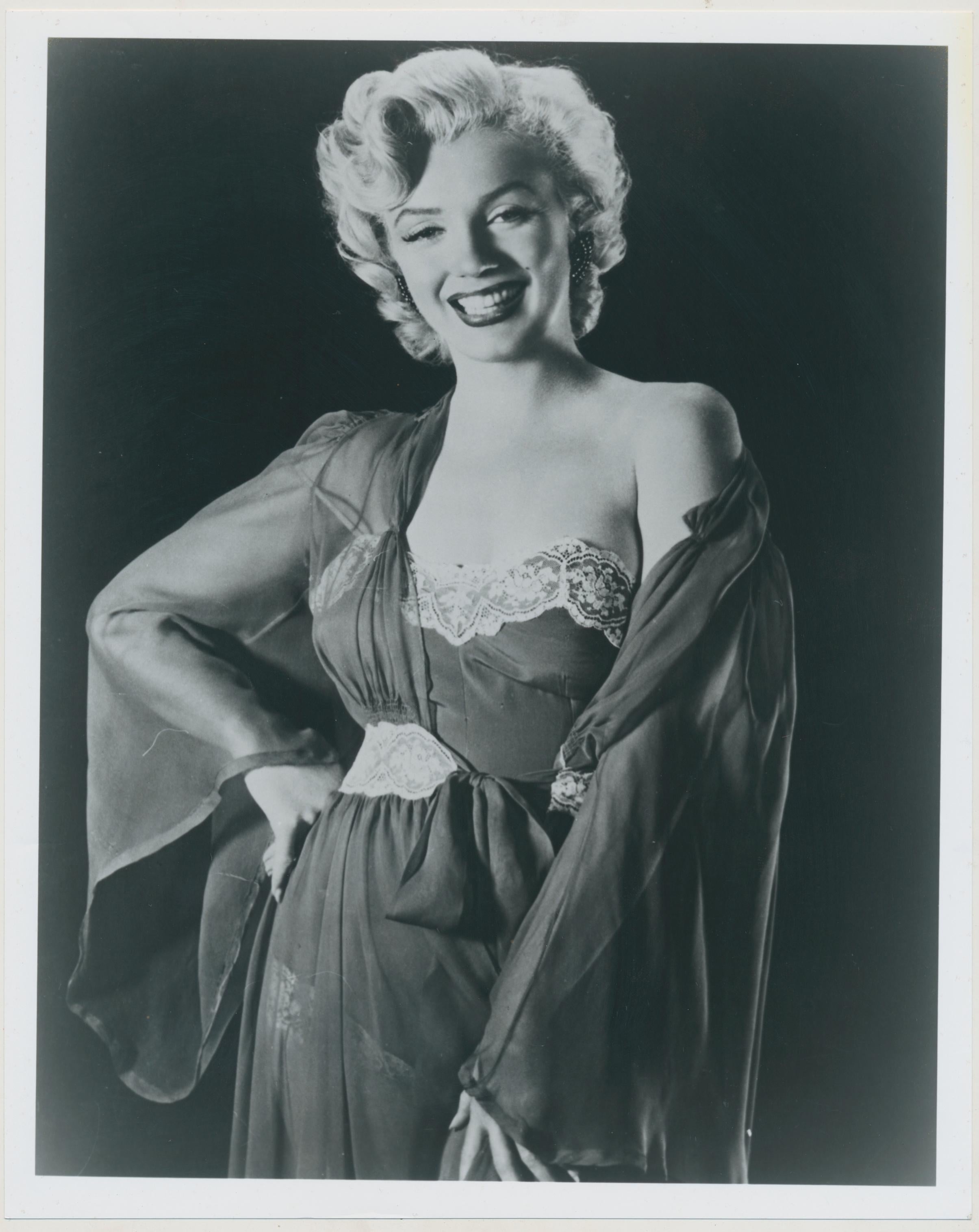 Unknown Black and White Photograph - Marilyn Monroe at Studio, 1950s, 20, 1 x 25, 2 cm