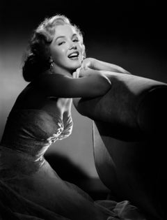 Retro Marilyn Monroe Dramatic and Elegant Portrait Smiling Globe Photos Fine Art Print