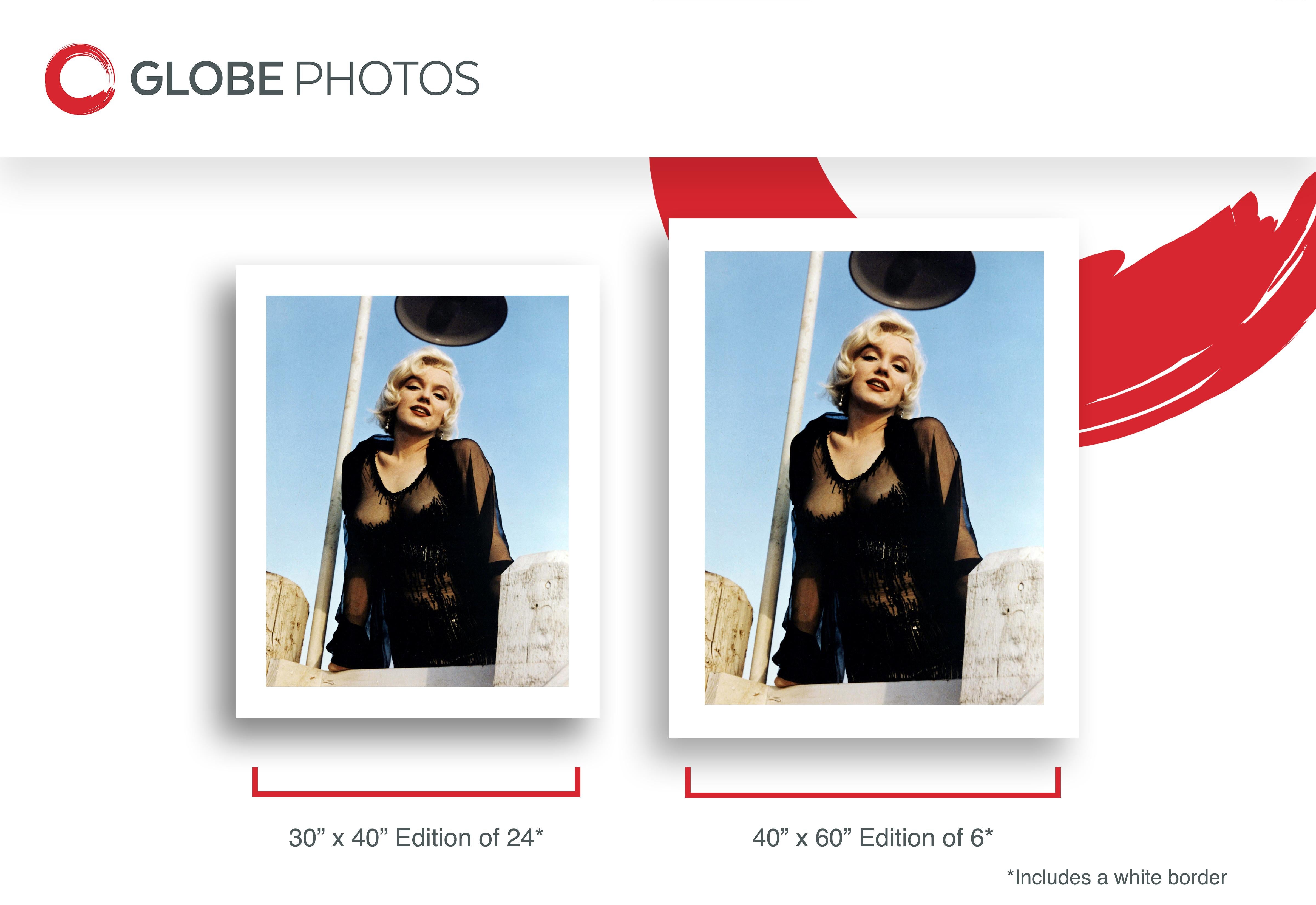 Marilyn Monroe in abito trasparente - Portrait Photograph Blu di Unknown