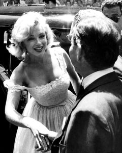 Marilyn Monroe: Shaking Hands
