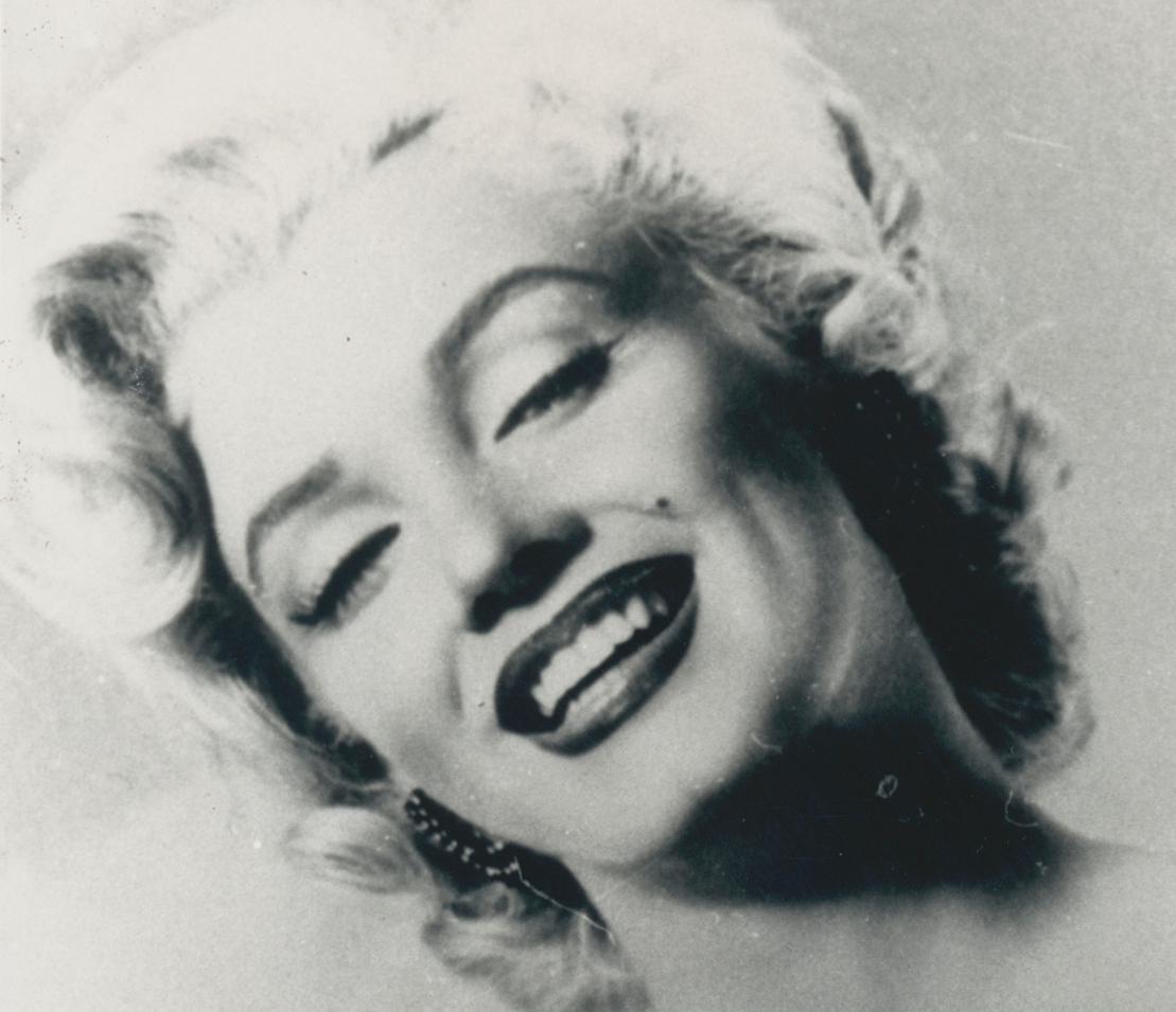 Marilyn Monroe Studio Shoot, 1950s, 15 x 20, 2 cm - Photograph by Unknown