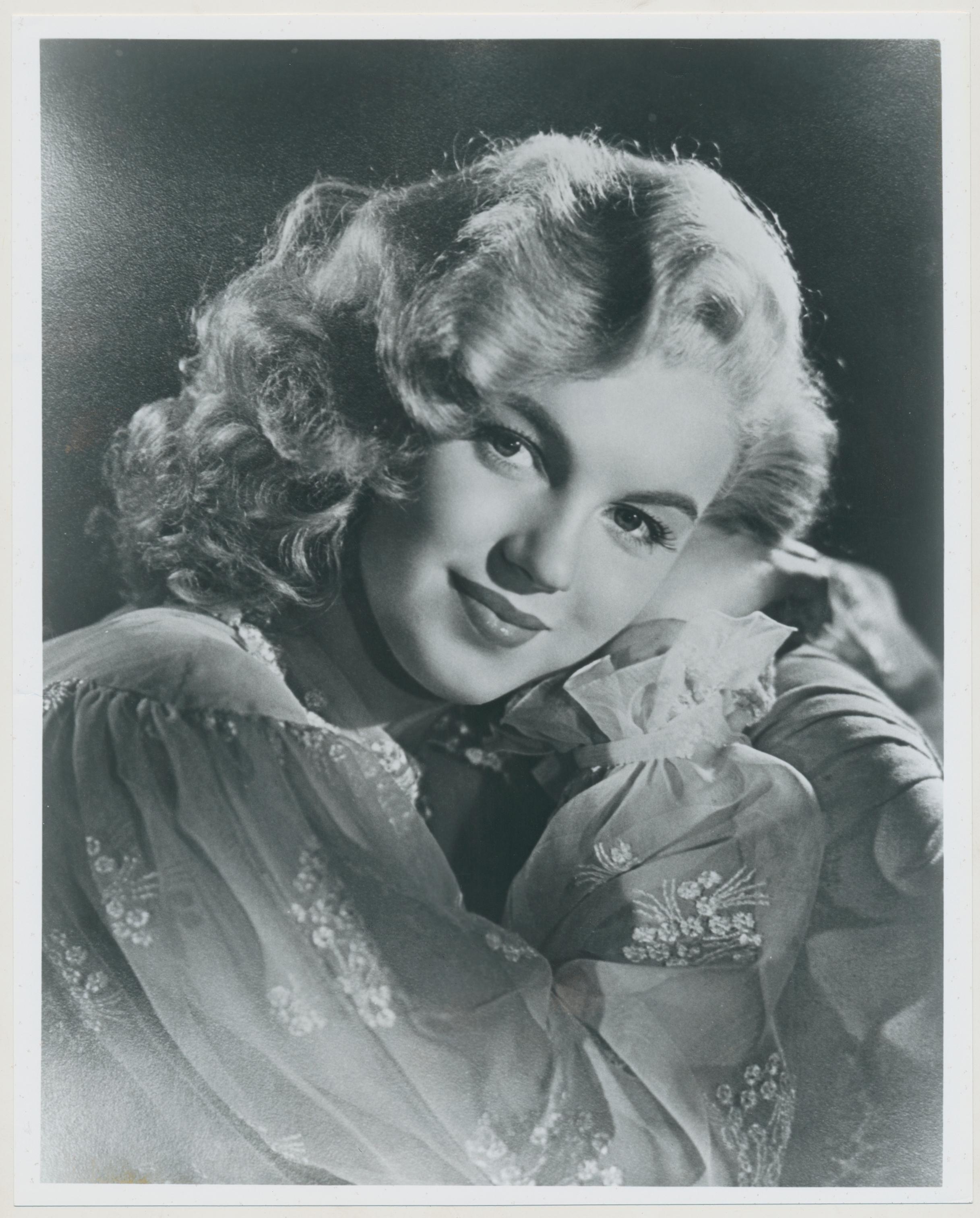 Unknown Portrait Photograph - Marilyn Monroe Studio Shoot, 1950s, 20, 2 x 25 cm