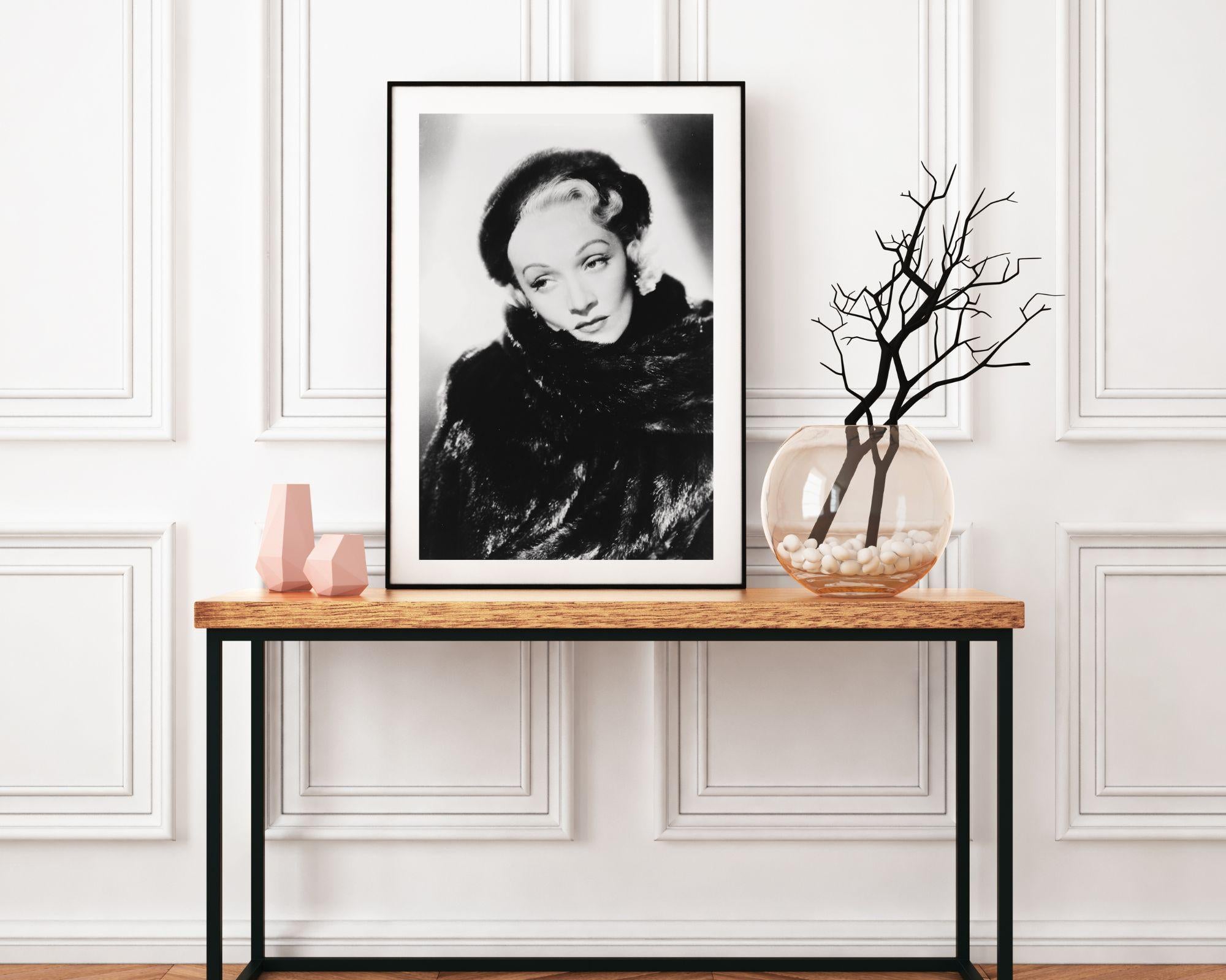 Marlene Dietrich in pelliccia - Photograph di Unknown