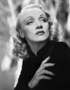 Marlene Dietrich Looking Up - Impression d'art du magazine cinématographique