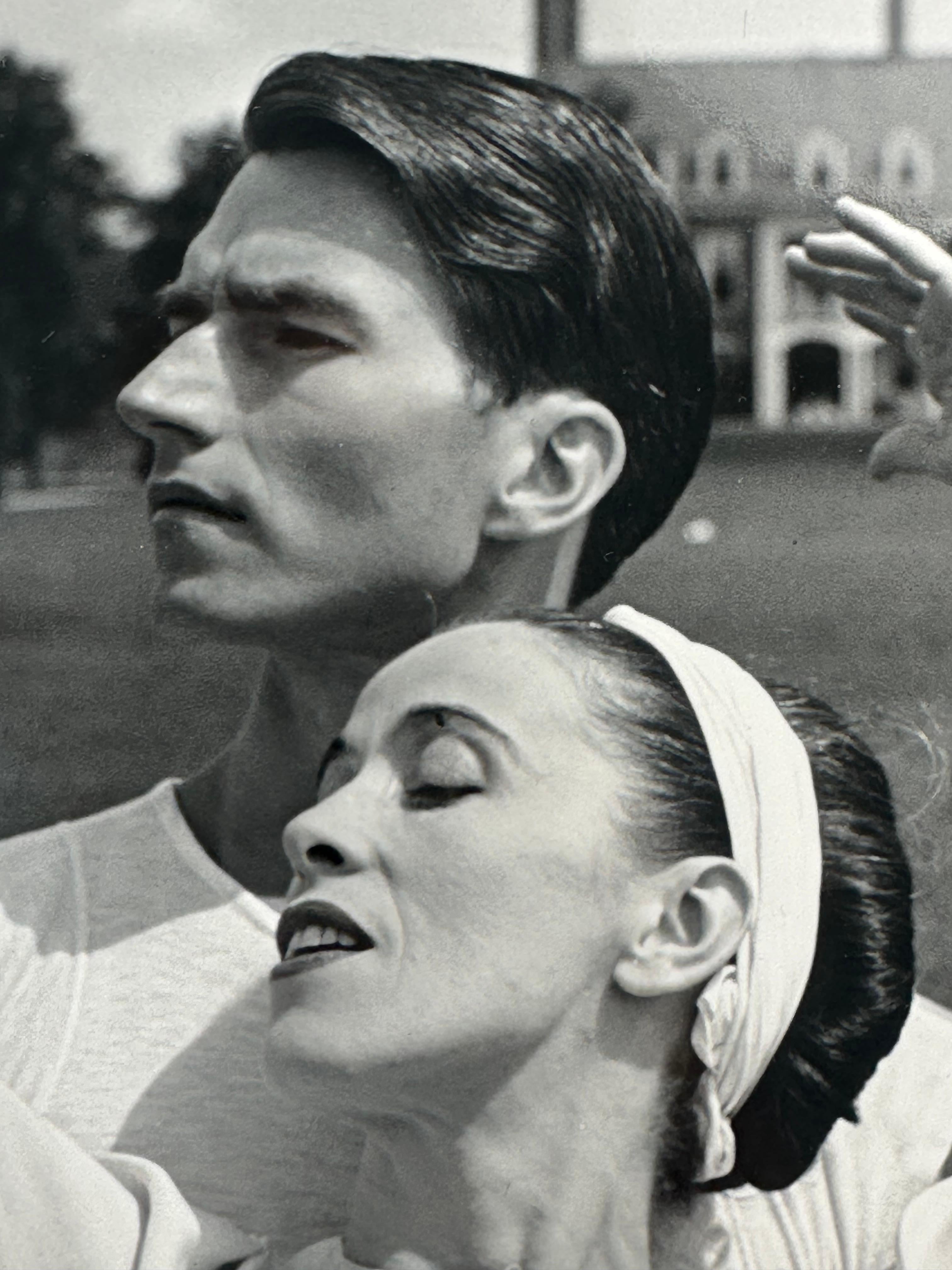 Martha Graham e Erick Hawkins al Bennington College, 1940.  Stampa d'archivio su carta lucida. Senza segno. 

La stampa è incernierata, non incollata. 

L'immagine misura 10,5 x 11,5 pollici. 

La stuoia misura 16 x 20 pollici. 

Senza cornice. Il