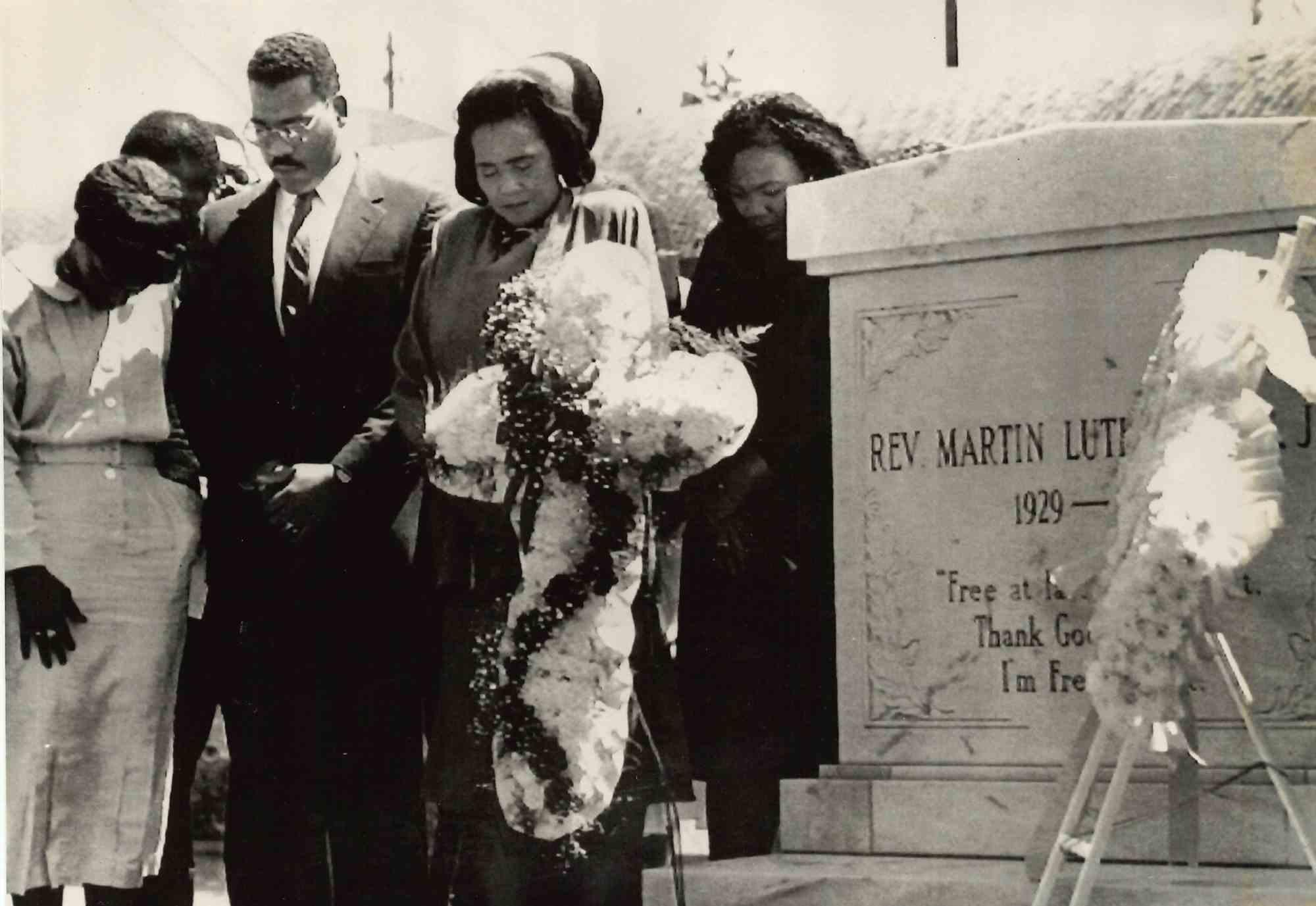 Figurative Photograph de Unknown - Familia de Martin Luther King - Foto de época - Años 60