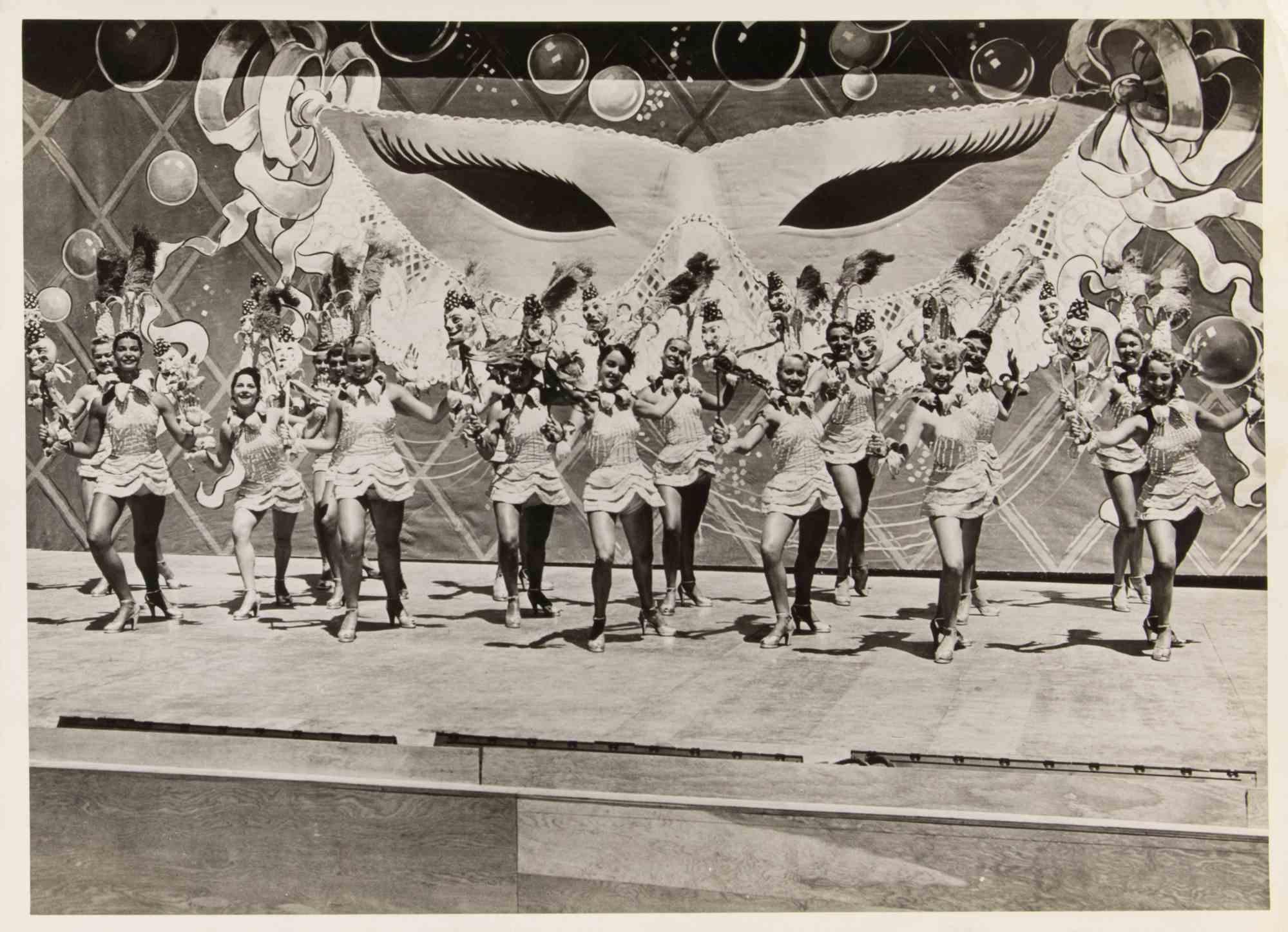 Danseurs masqués - Photographie d'époque - années 1950
