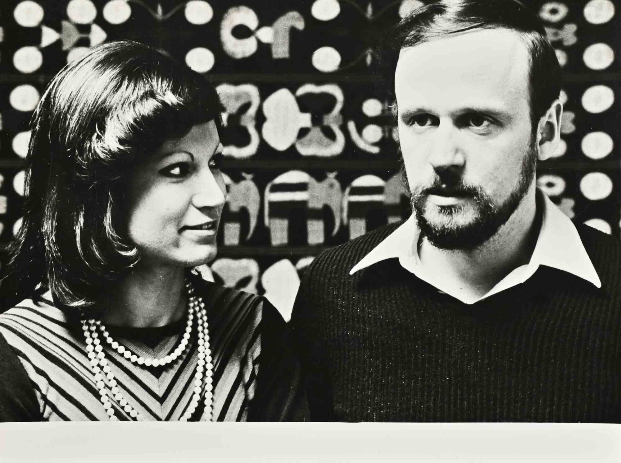Figurative Photograph de Unknown - Maurizio Leigheb con su esposa Maura - Fotografía de época - Mediados del siglo XX