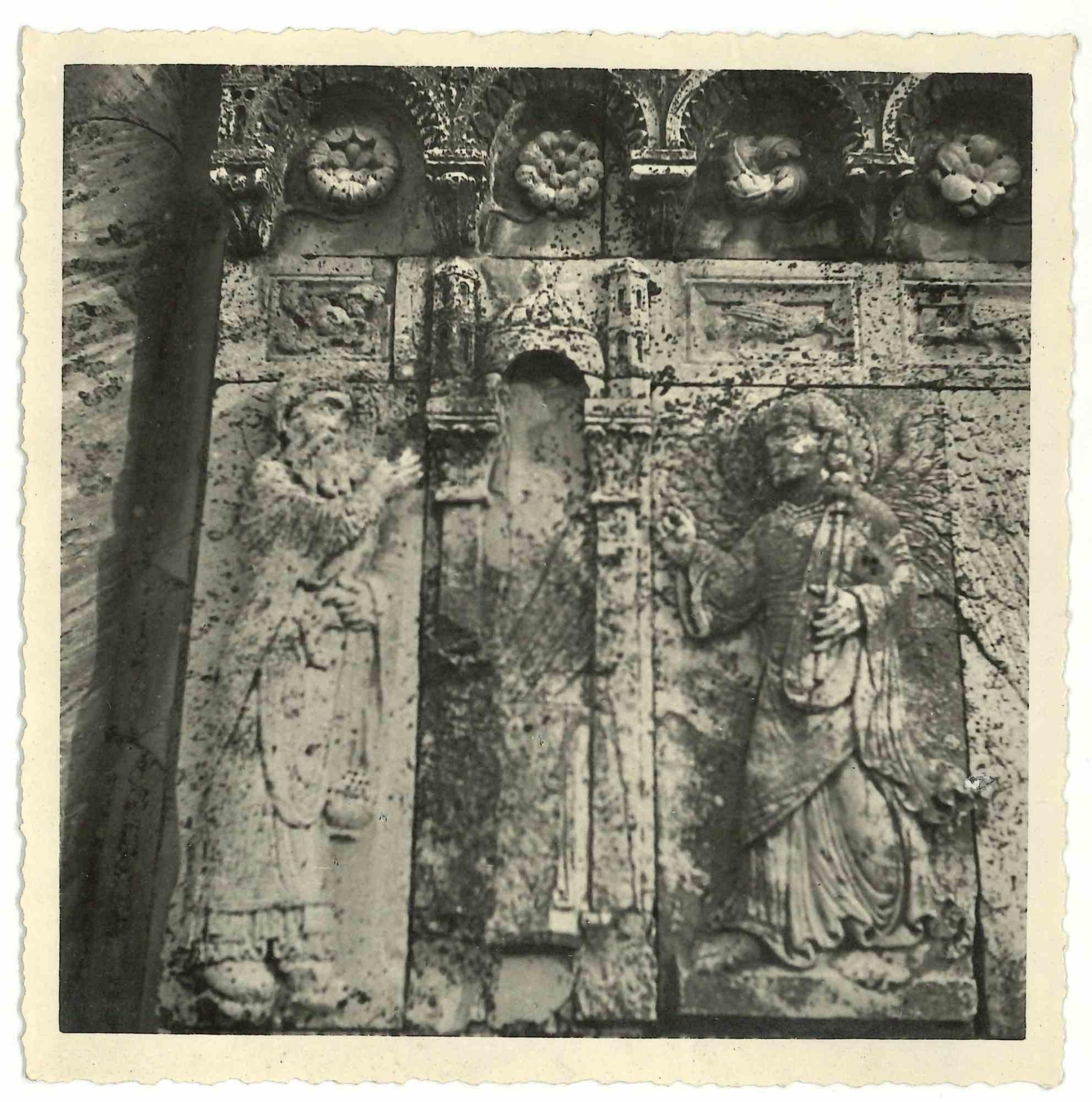 Figurative Photograph di Unknown - Figura medievale  Scultura - Fotografia d'epoca - Anni '50