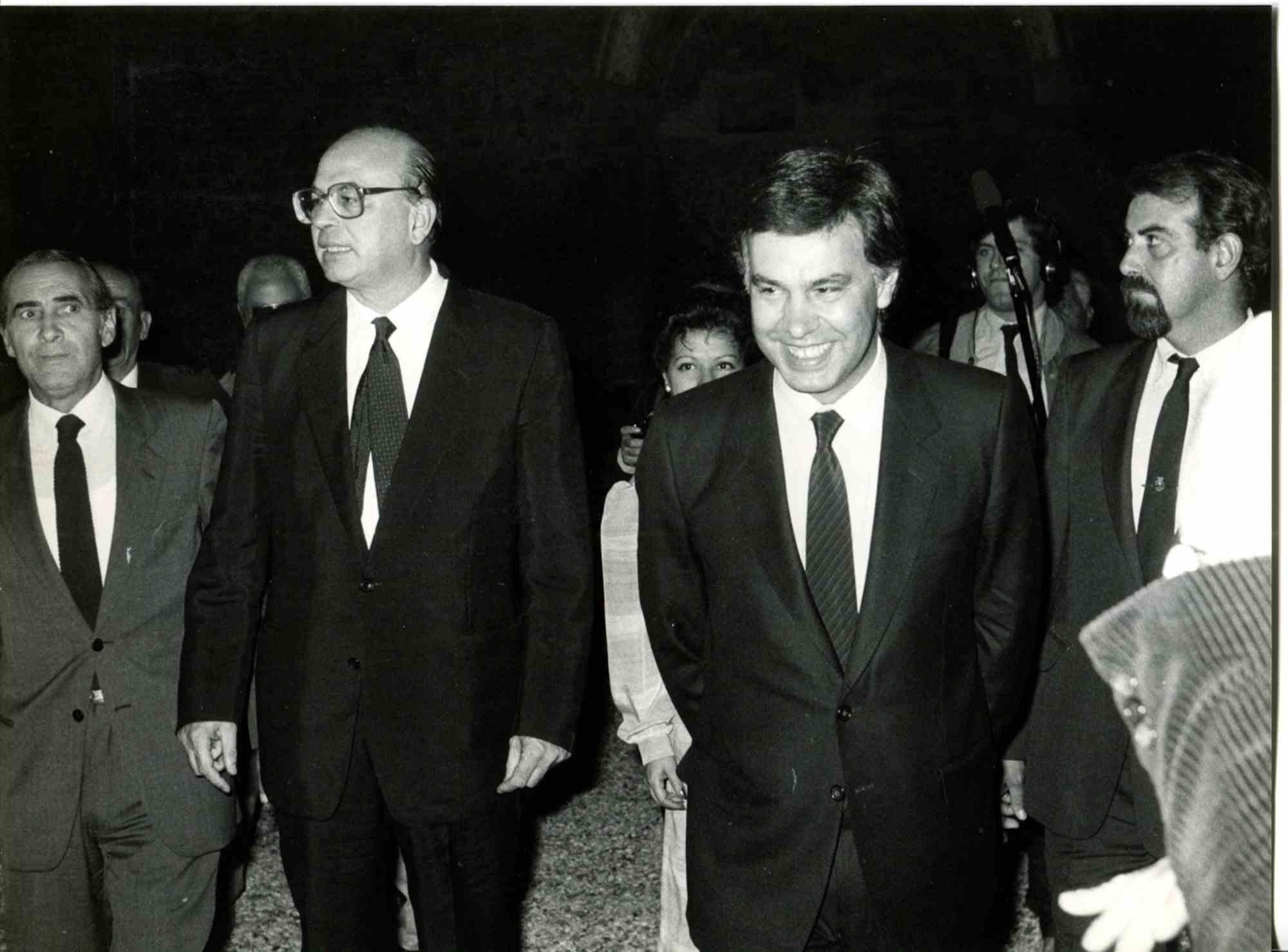 Unknown Portrait Photograph - Meeting between Bettino Craxi and Felipe Gonzalez-- Photo - 1980s