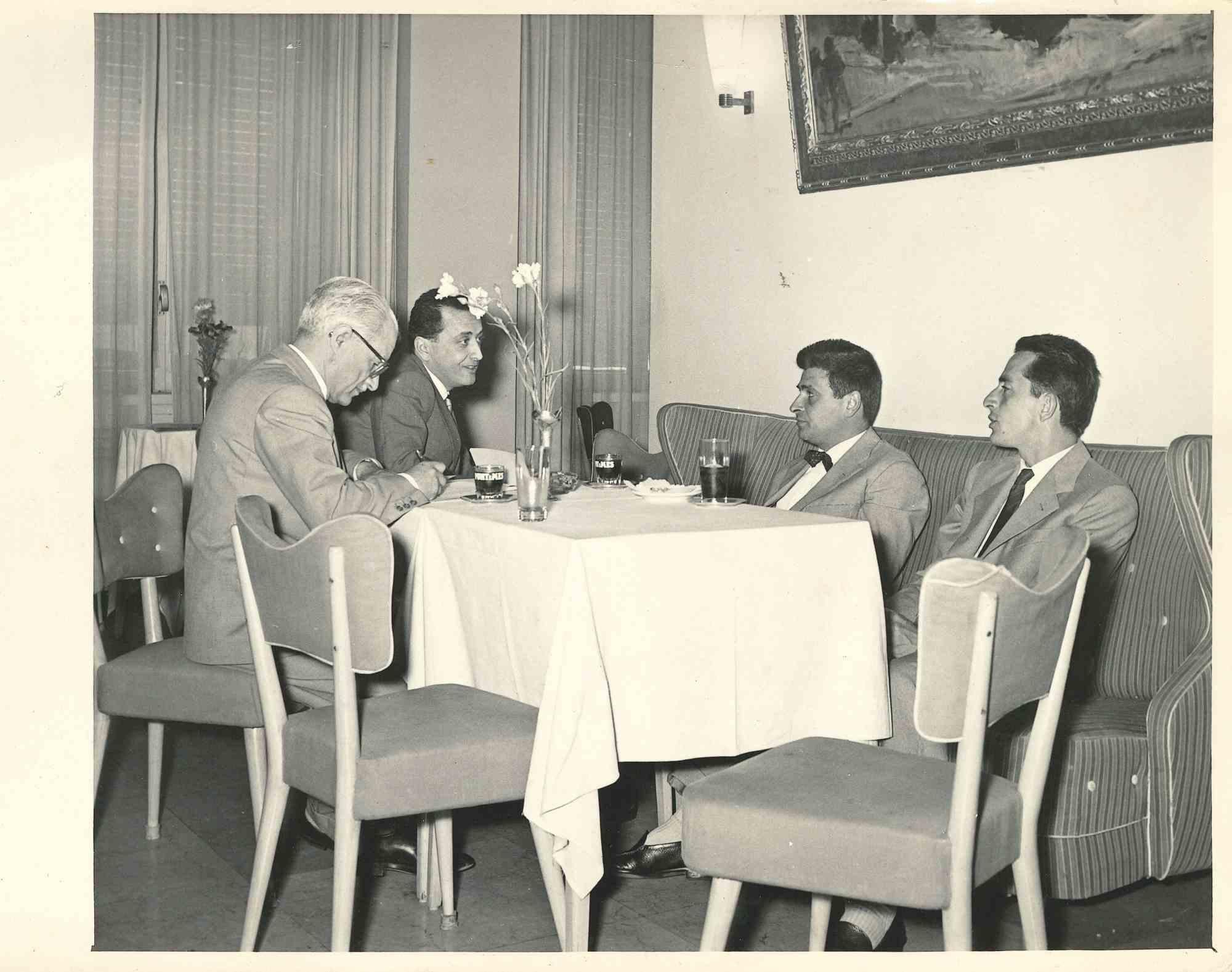 Unknown Figurative Photograph - Meeting - Vintage Photo - Mid- 20th century
