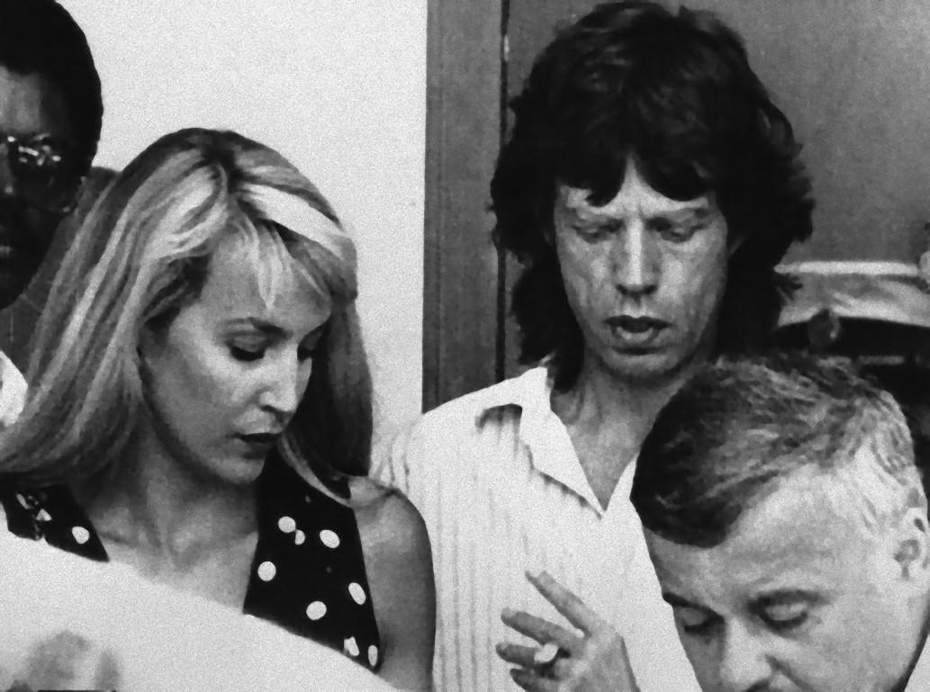 Unknown Black and White Photograph – Mick Jagger und Jerry Hall – Vintage-Fotografie – 1990er Jahre