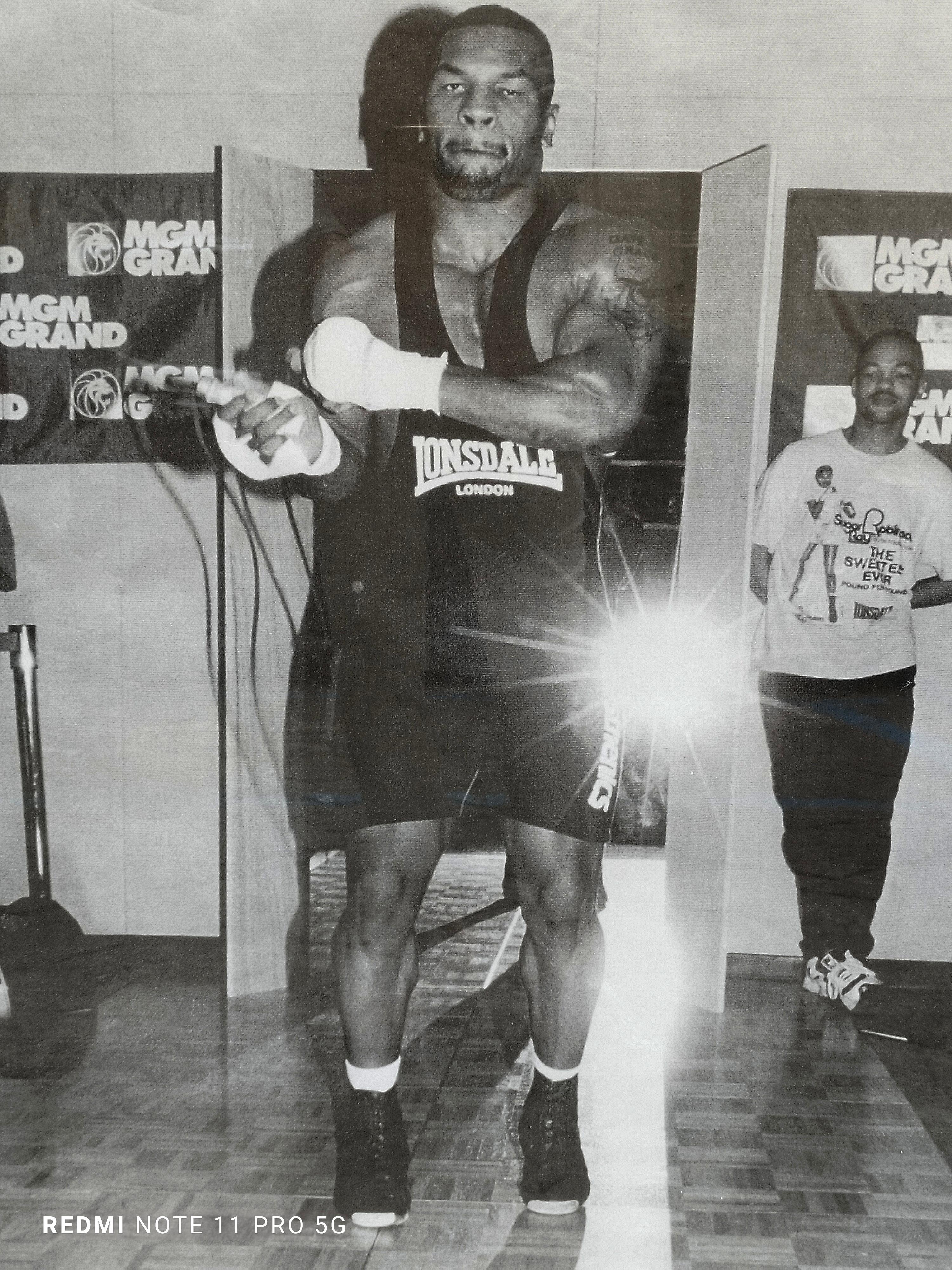 Stampa su carta in bianco e nero del pugile Mike Tyson, con cornice