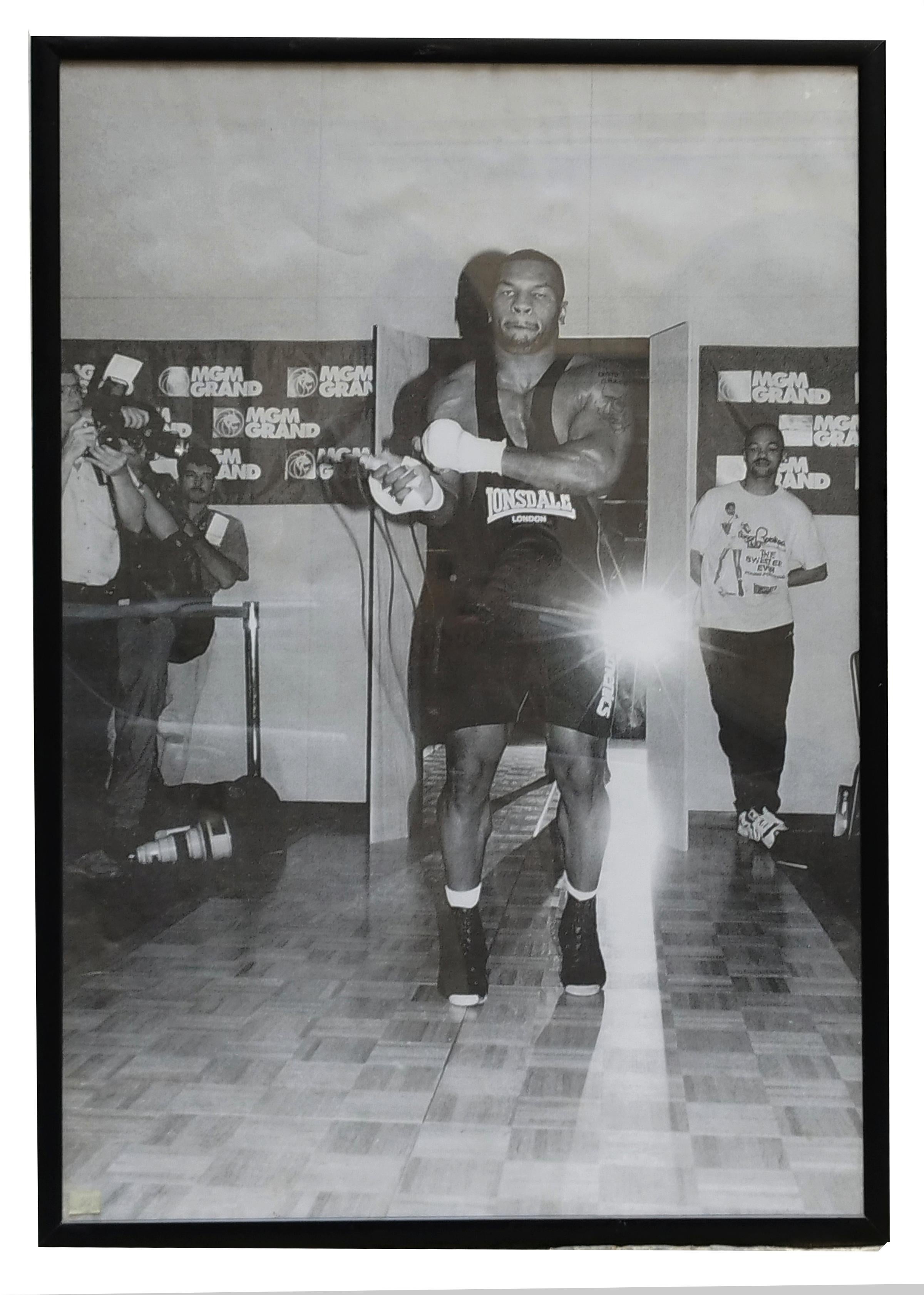 Unknown Black and White Photograph - Mike Tyson - Stampa su carta in bianco e nero