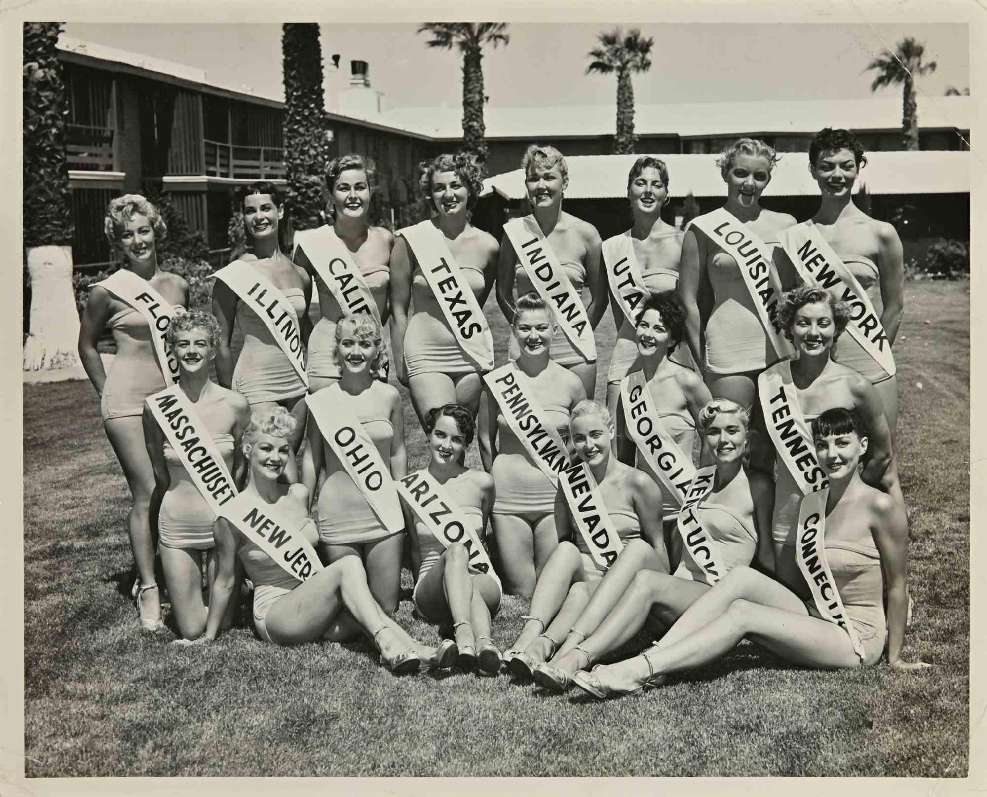 Figurative Photograph Unknown - Participants de Miss America - Photographie vintage - Années 1960