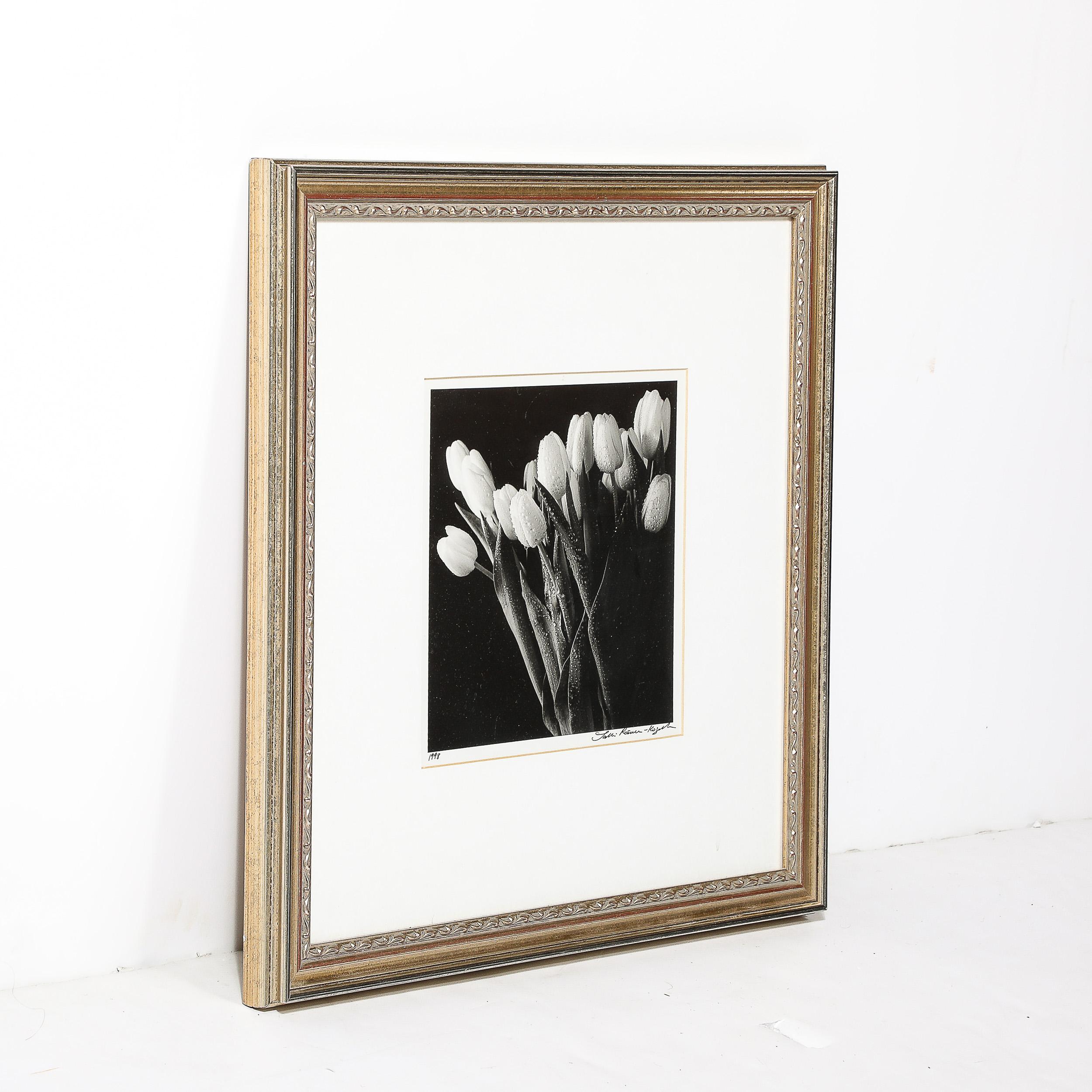 Fotografia modernista di natura morta in bianco e nero con tulipani - Photograph di Unknown
