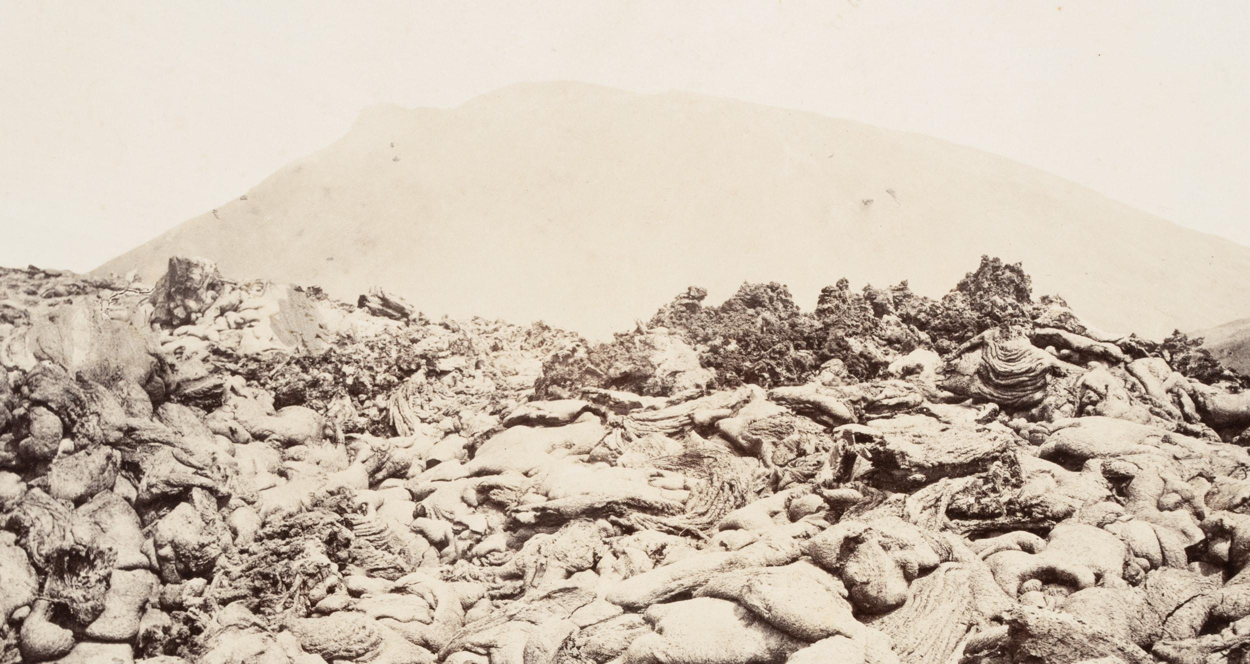 Sommet de la montagne avec la lave du Vésuve - Photograph de Unknown