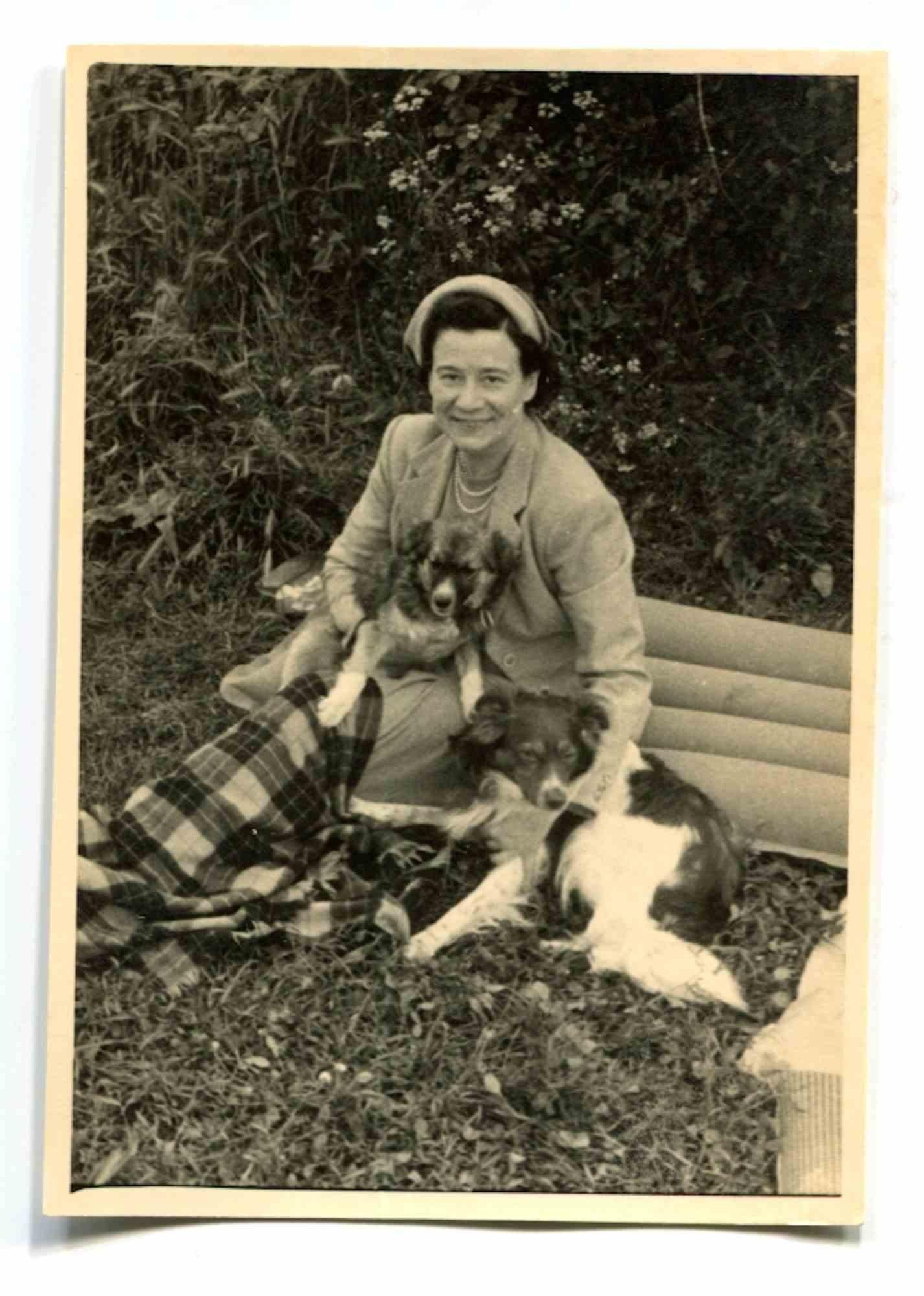 Unknown Figurative Photograph – Mrs. Gilles – Vintage-Foto – frühes 20. Jahrhundert
