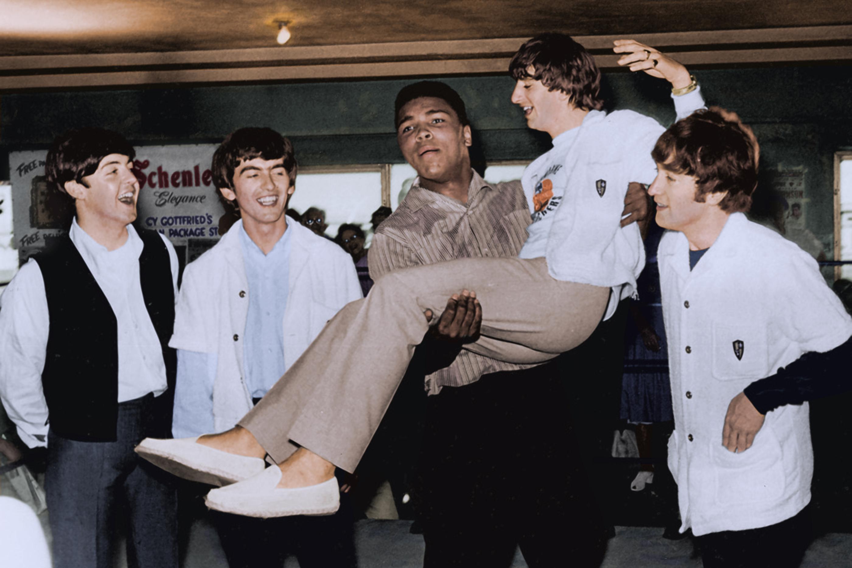 Portrait Photograph Unknown - Muhammad Ali et The Beatles Miami