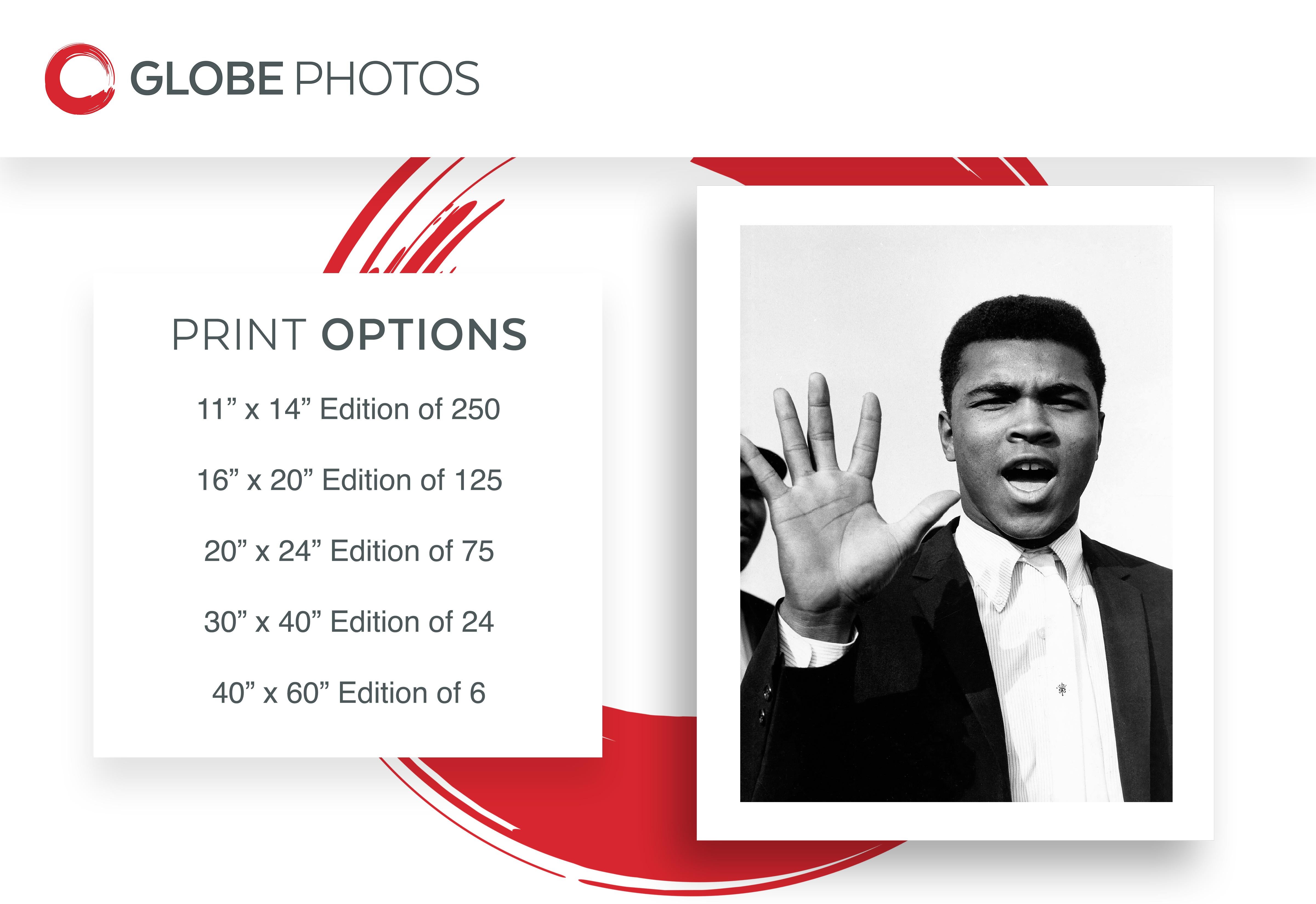 Muhammad Ali photographié en train de saluer à l'aéroport de Londres, vers 1963.

Muhammad Ali était un boxeur professionnel et un activiste américain. Surnommé 