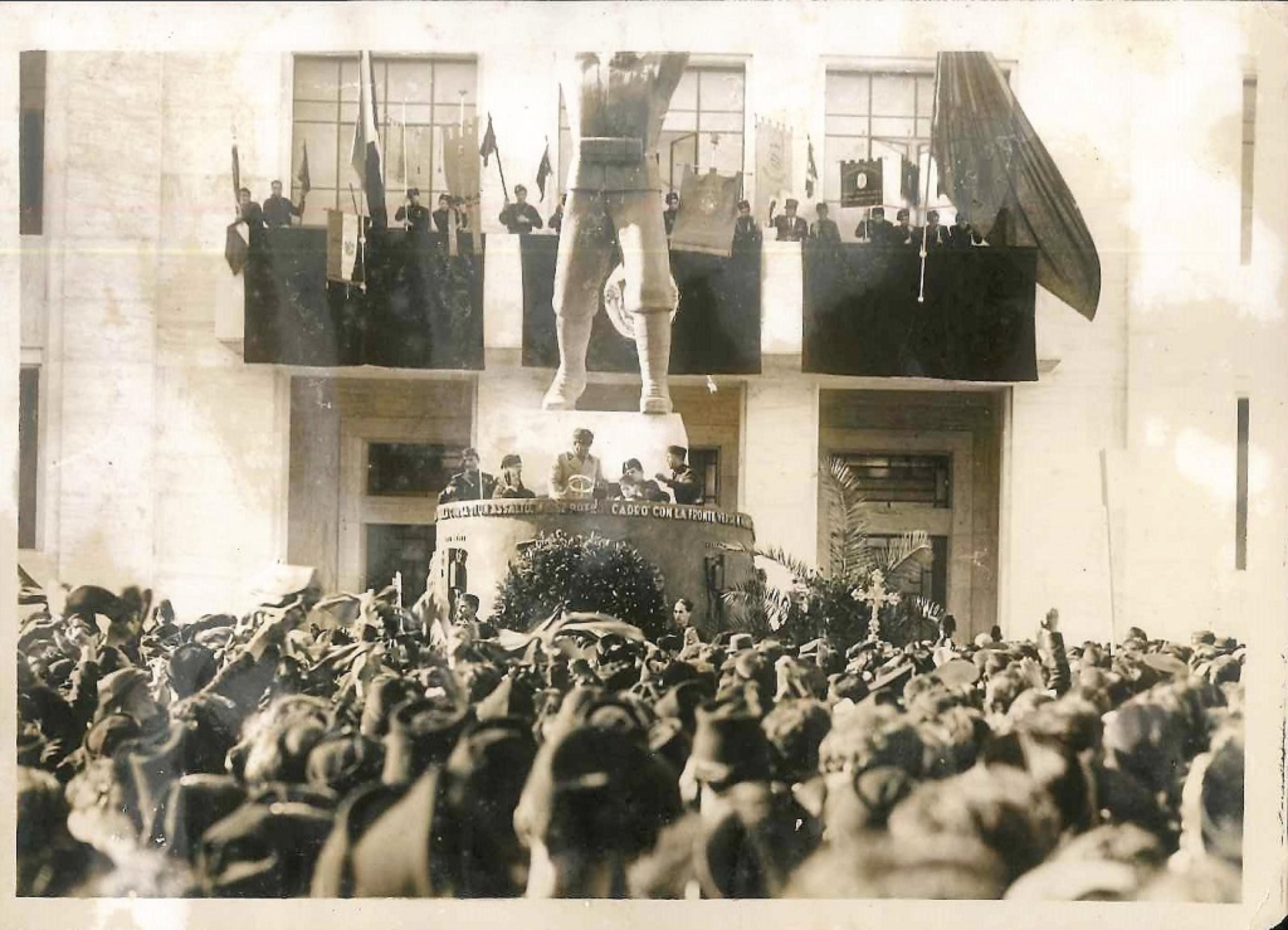Unknown Figurative Photograph - Mussolini at Celebrations in Honor of Filippo Corridoni - Vintage Photo - 1930s