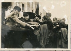 Mussolini ehrt die Bauern in Pontinia – Vintage-Foto 1935