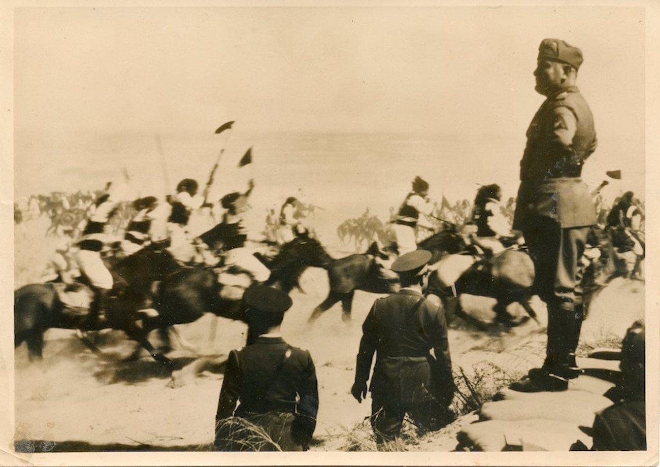 Unknown Black and White Photograph - Mussolini in Libya - Vintage Photo - 1937