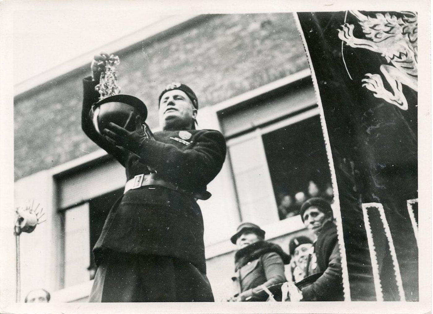 Unknown Black and White Photograph - Mussolini In Pontinia - Vintage Photo 1935