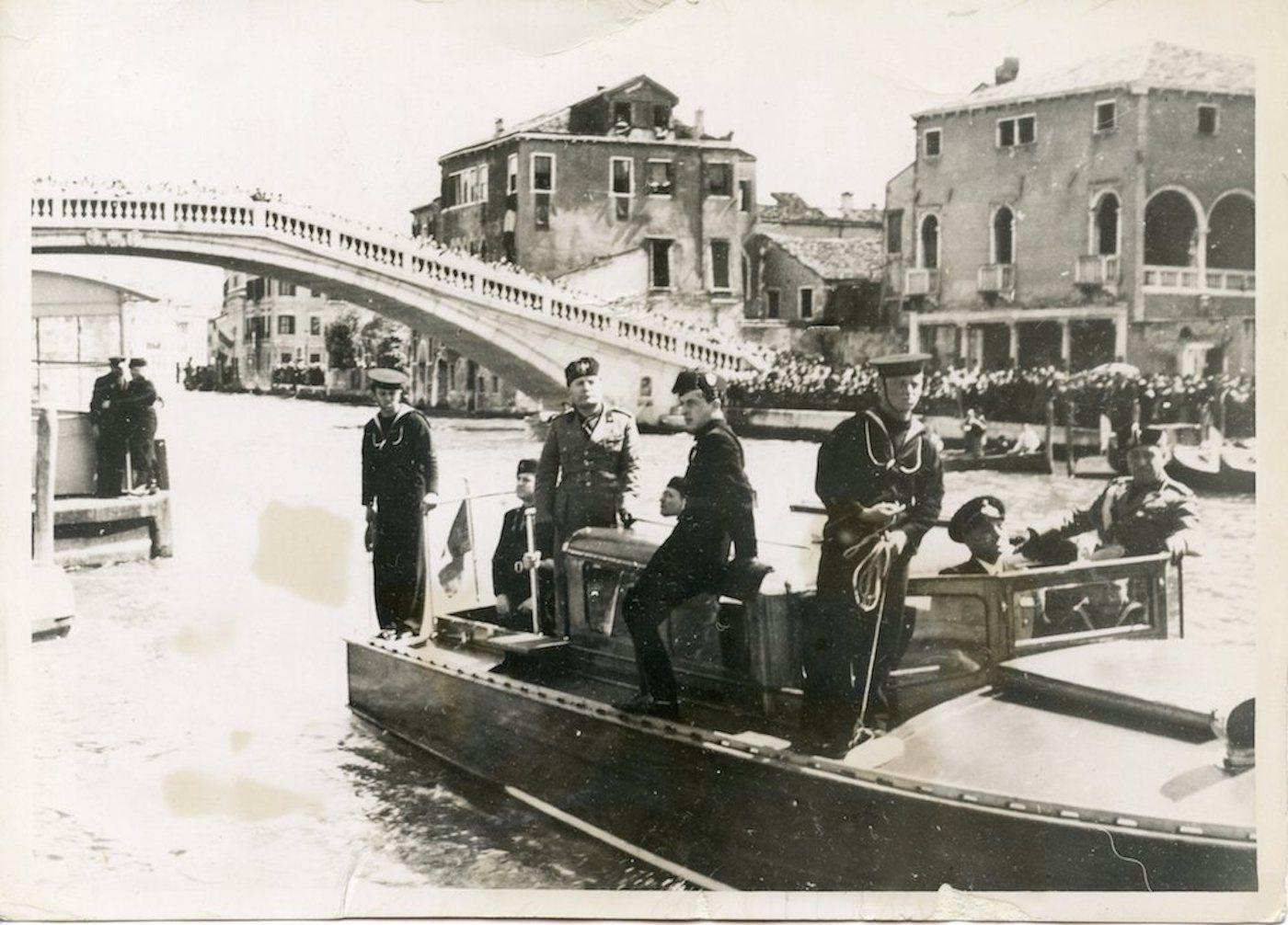 Unknown Black and White Photograph - Mussolini in Venice - Vintage Photo - 1937
