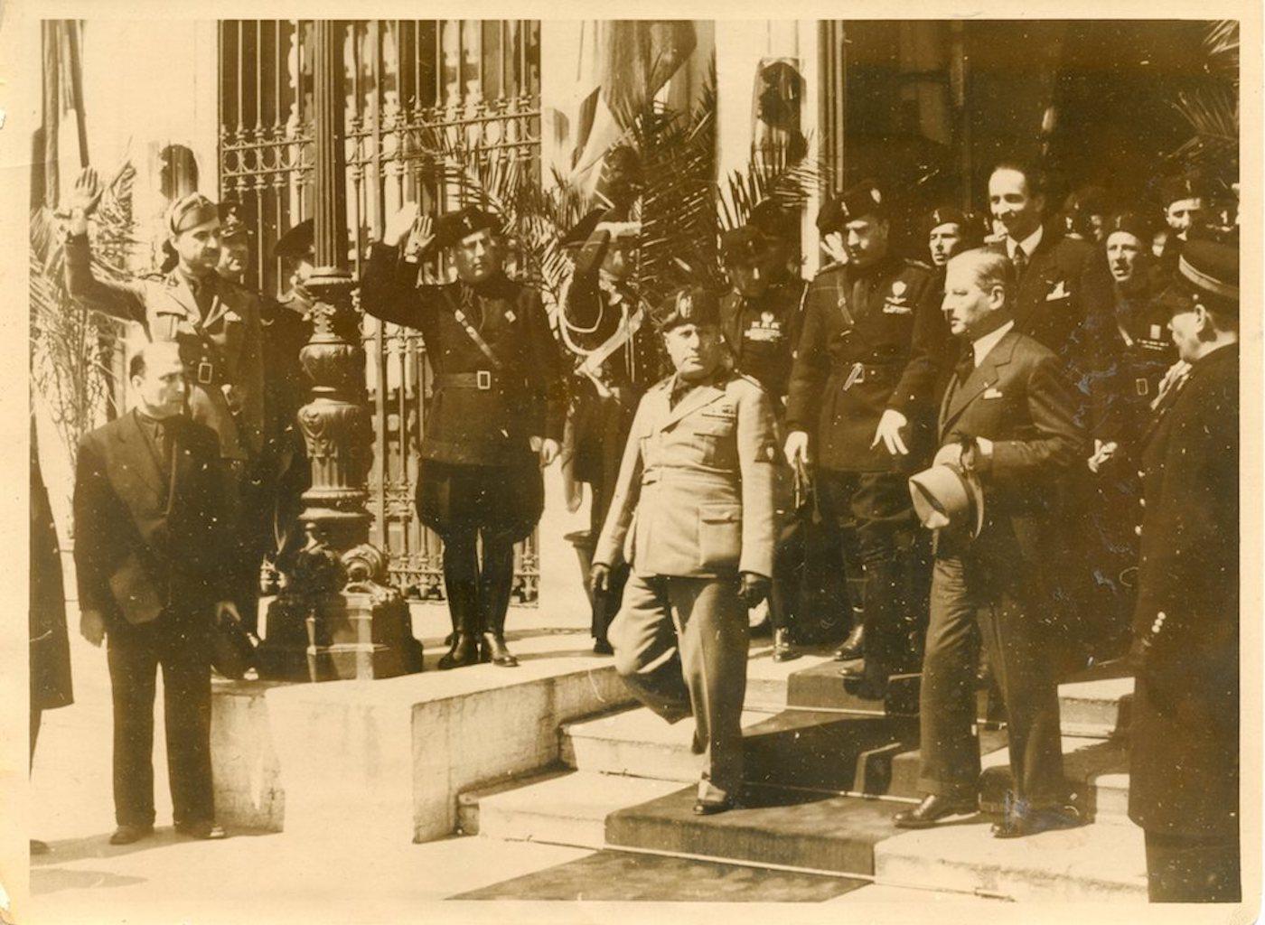 Unknown Portrait Photograph - Mussolini Meeting - Vintage Photo - 1937