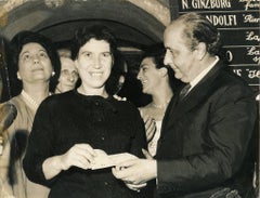 Natalia Ginzburg reçoit le prix XVII Strega - photographie vintage - 1963